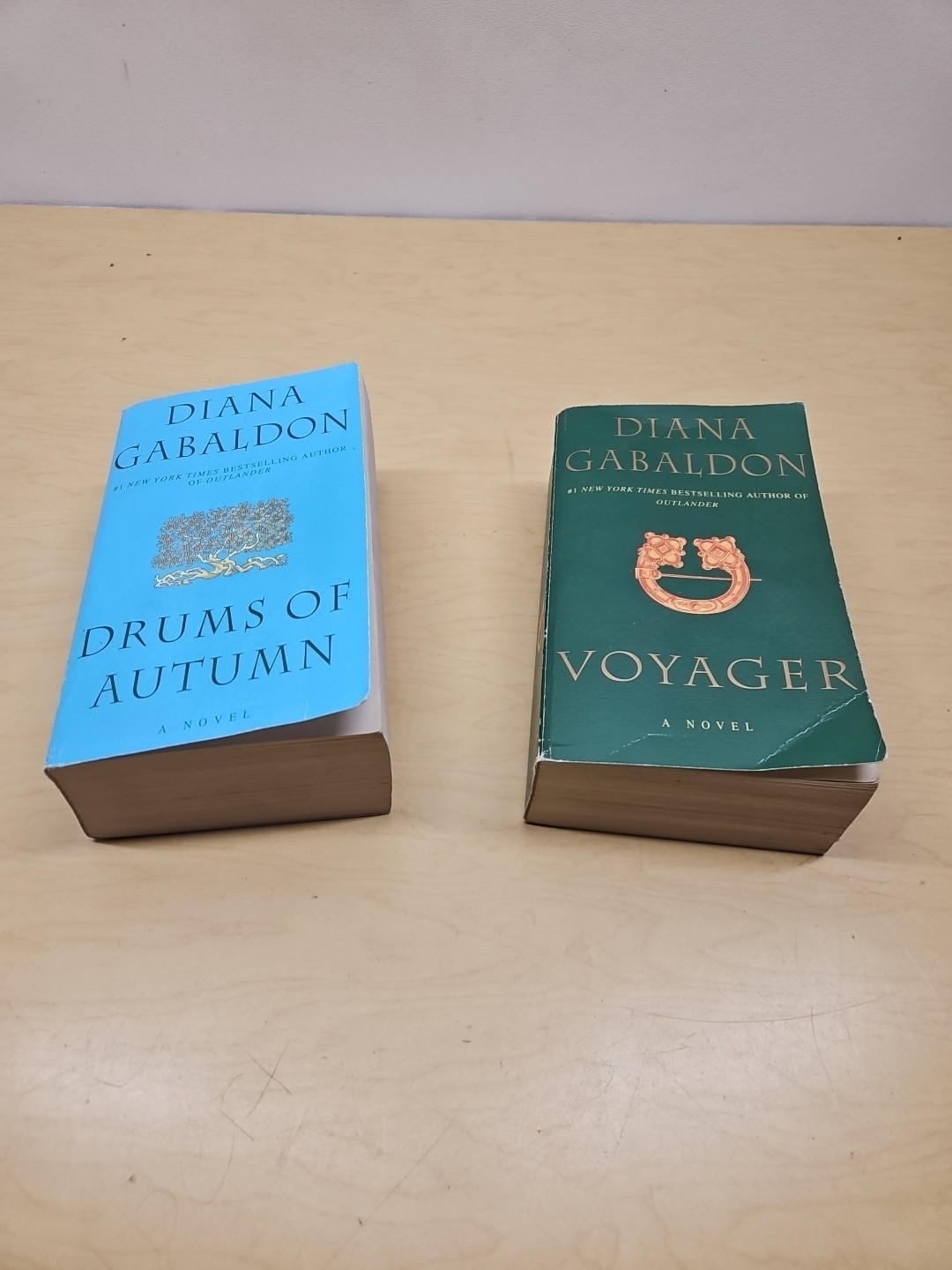 Diana Gabaldon (Outlander), Lot Of 2 Soft Cover Books, Drums Of Autumn & Voyager