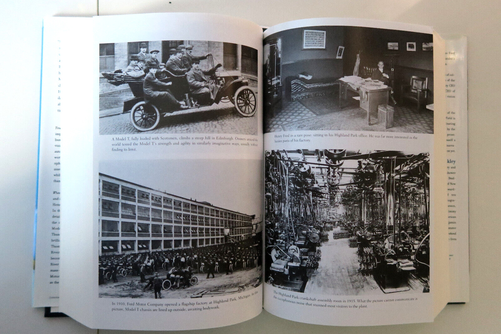 Wheels for the World: Henry Ford, His Company – Douglas Brinkley HC/DJ