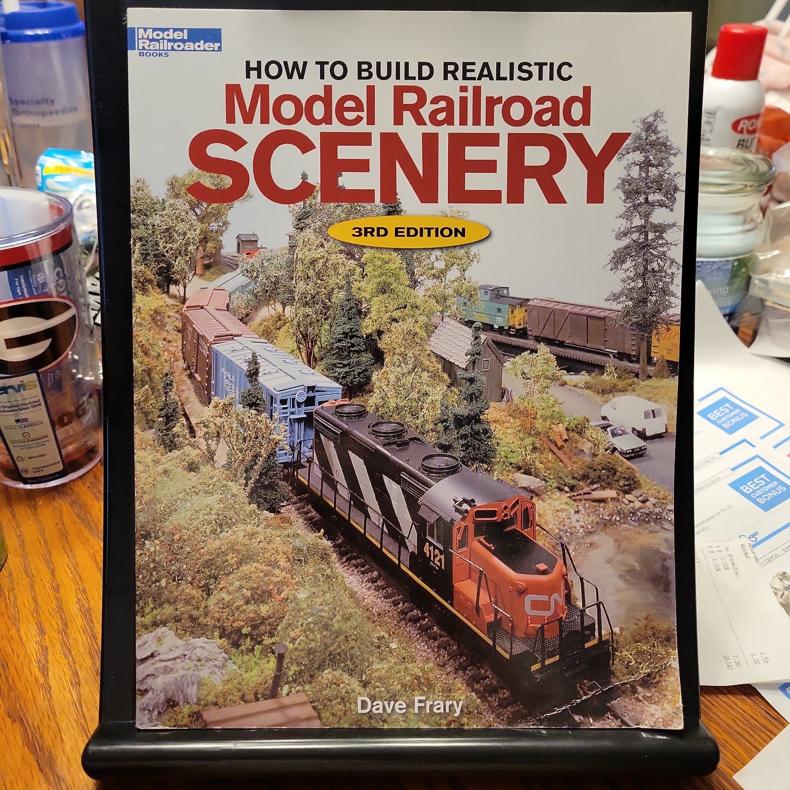 How to Build Realistic Model Railroad Scenery, 3rd Edition (Model Railroader)