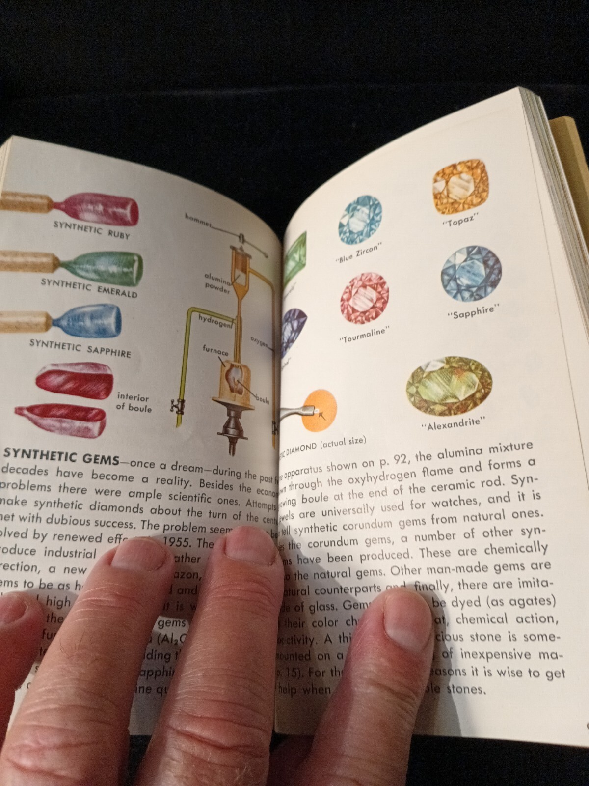 ROCKS AND MINERALS; PAPPERBACK BY HERBERT S. ZIM