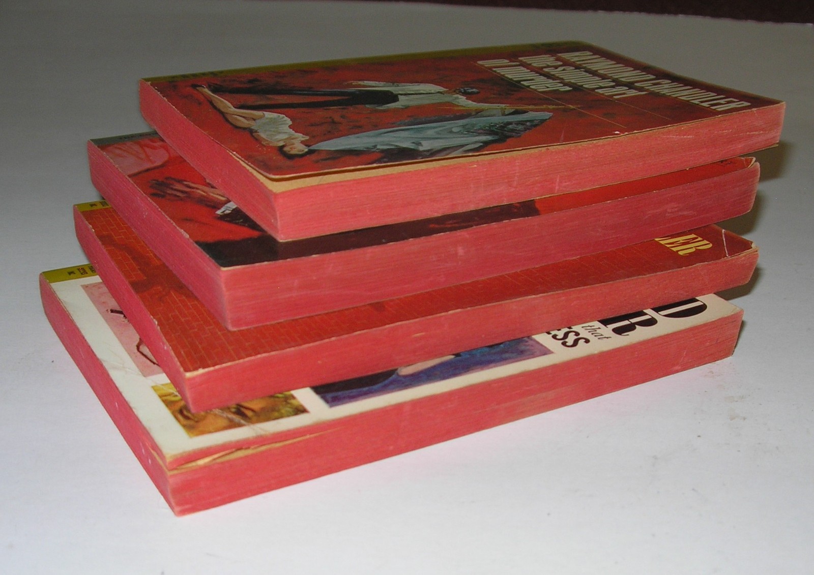 4 Raymond Chandler Phillip Marlowe Pparback books 1960`s