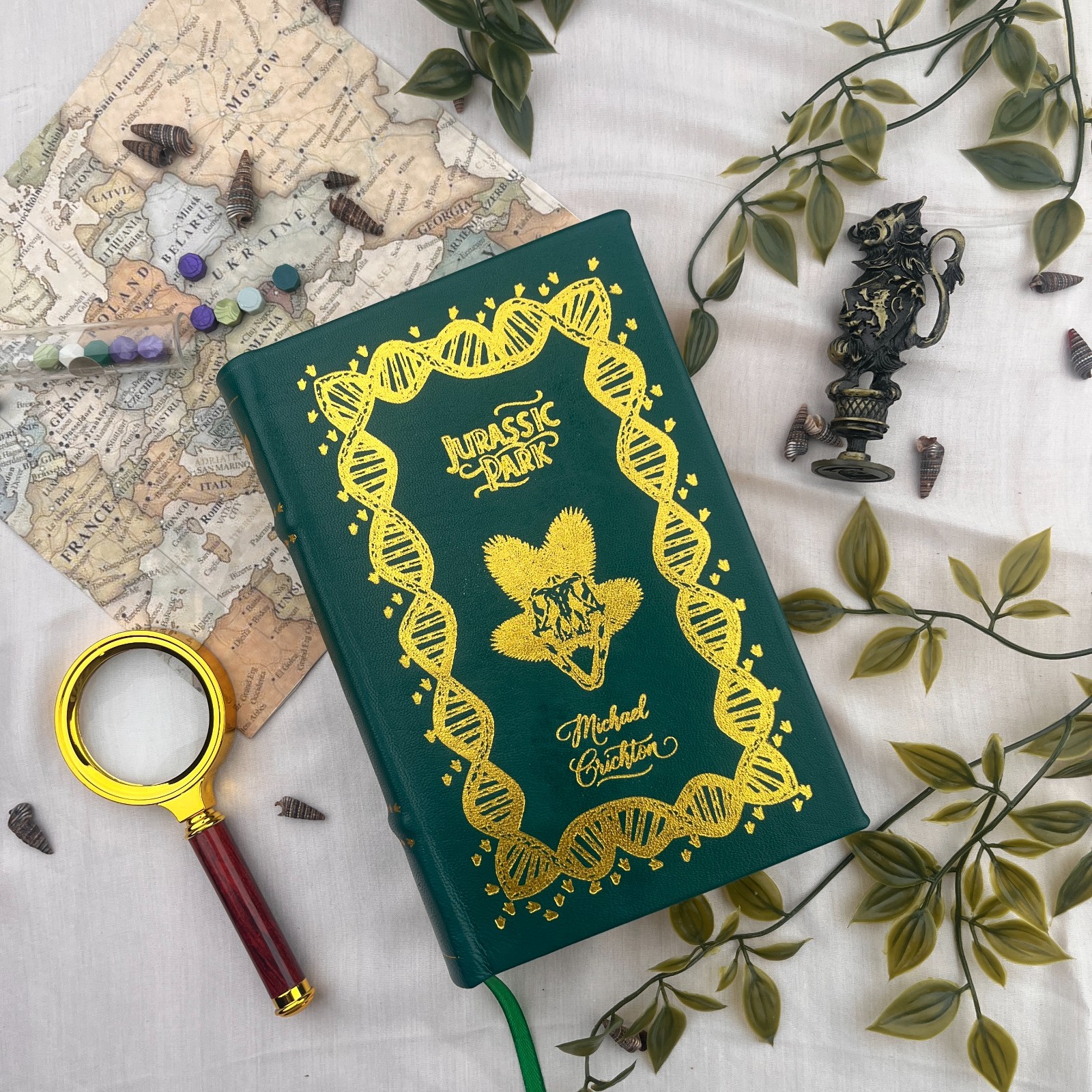 Jurassic Park Special Lether Bound Edition [PREMIUM LEATHER BOUND]