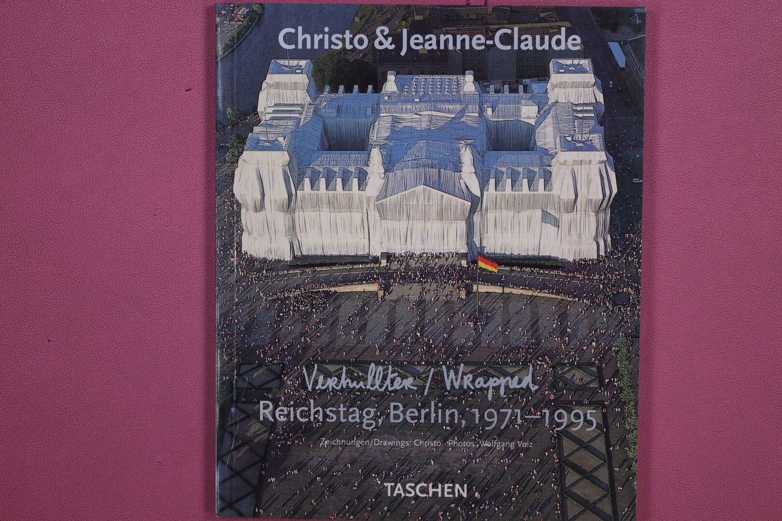265528 Wolfgang Volz CHRISTO & JEANNE-CLAUDE – VERHÜLLTER REICHSTAG, BERLIN 1971