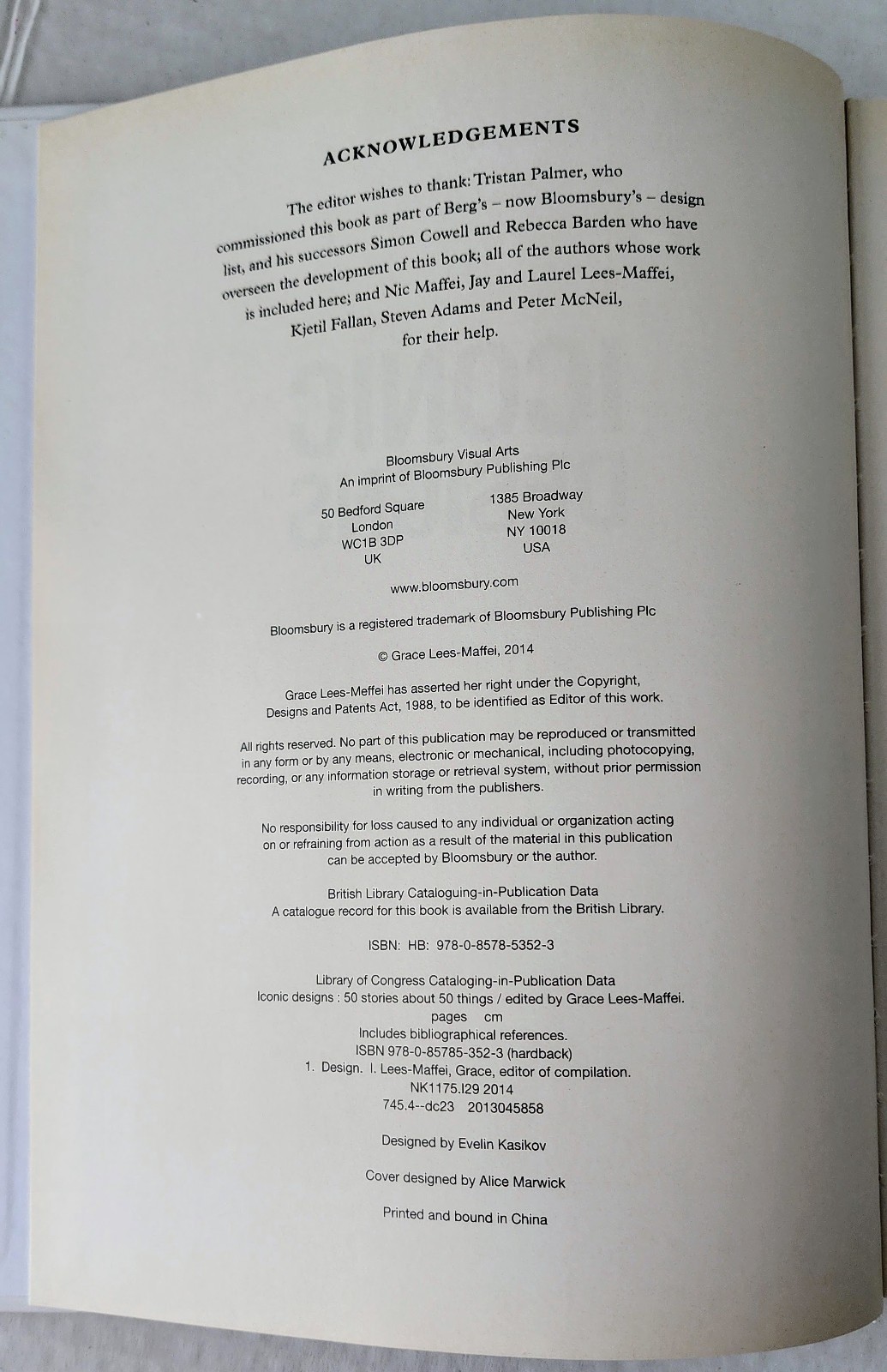 Iconic Designs: 50 Stories About 50 Things HC Grace Lees-Maffei Bloomsbury