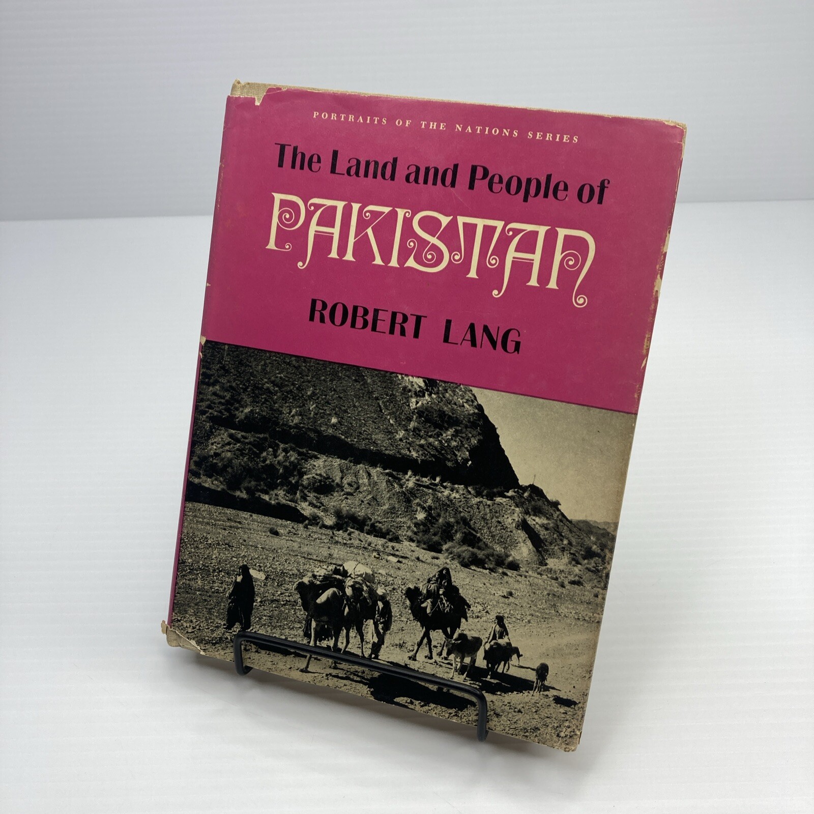 The Land and People of Pakistan Robert Lang 1968 HC Struggles of the New Nation
