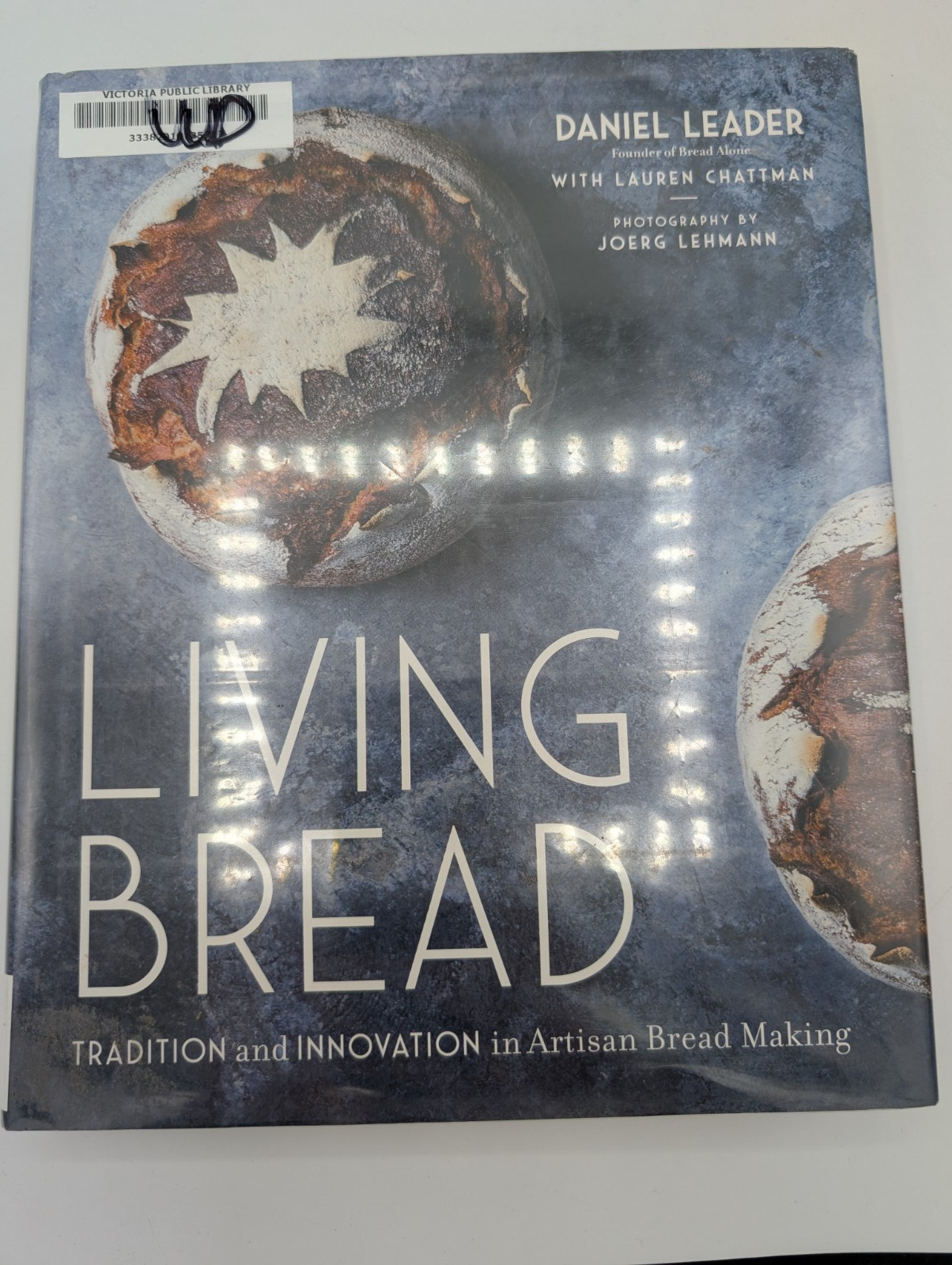 Living Bread: Tradition and Innovation in Artisan Bread Making by Daniel Leader