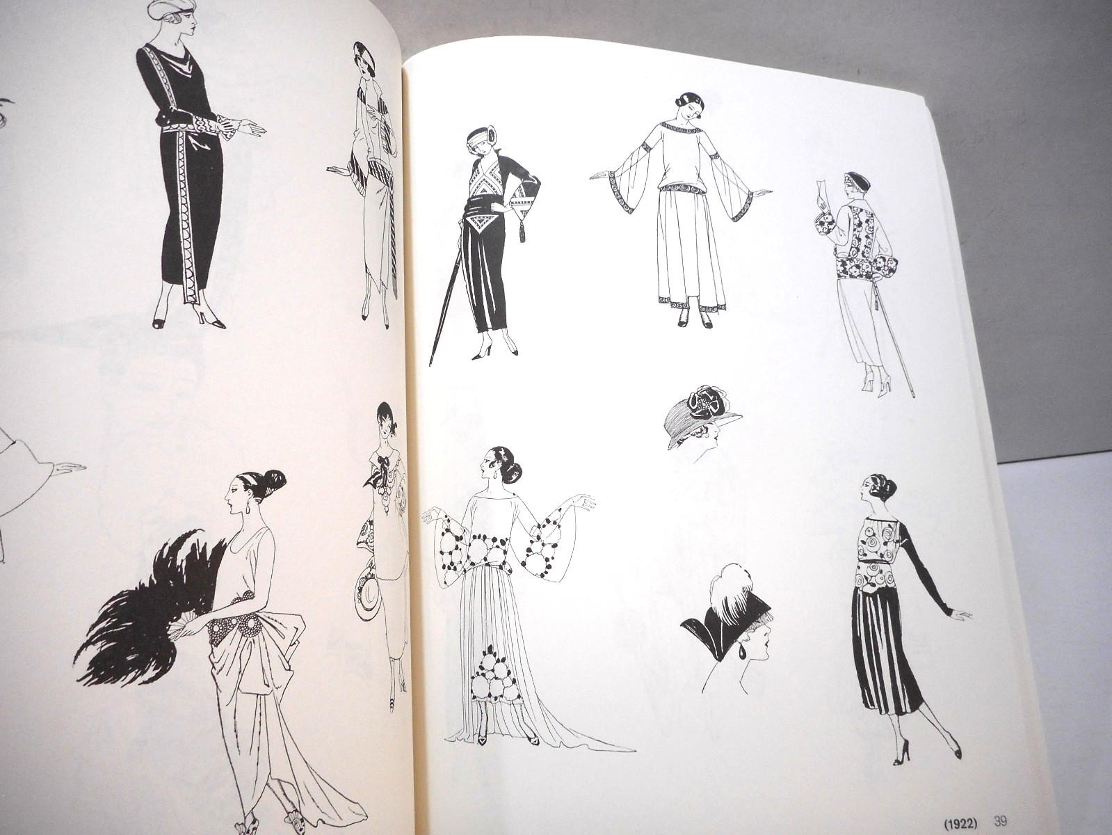 French Fashion Illustrations of the Twenties 634 Cuts from La Vie Parisienne PB
