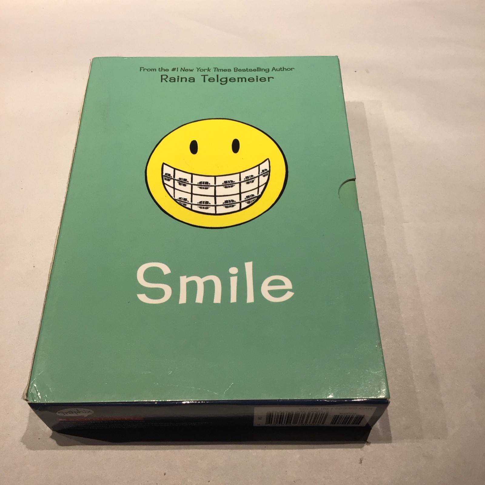 Smile and Sisters the Box Set by Raina Telgemeier (2014, Quantity Pack)