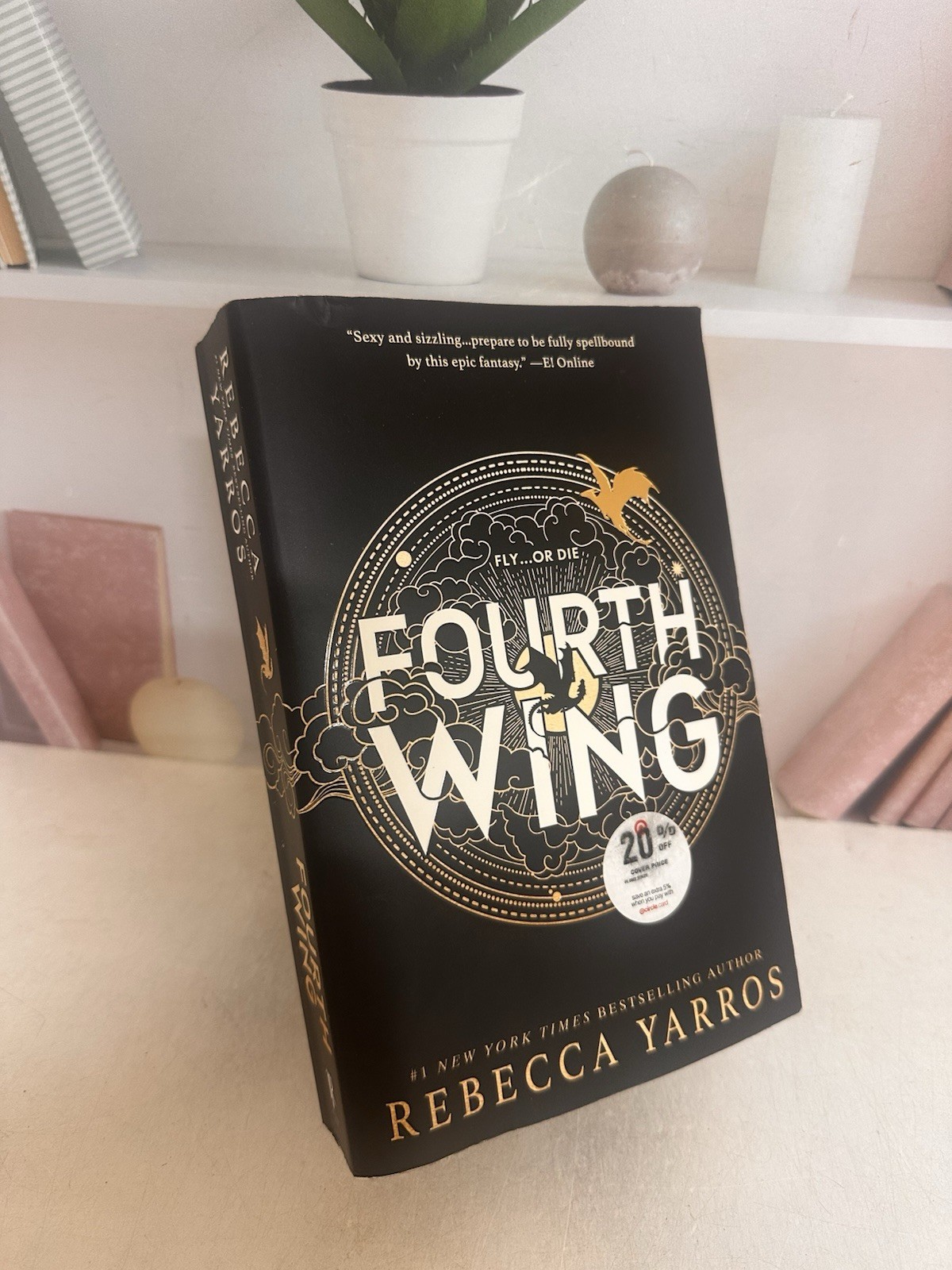 Fourth Wing Paperback – Rebecca Yarros