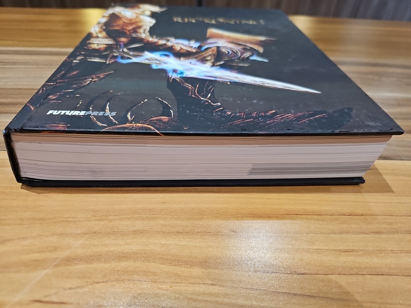Kingdoms of Amalur: Reckoning Official Harcover Guide by Future Press See Pics