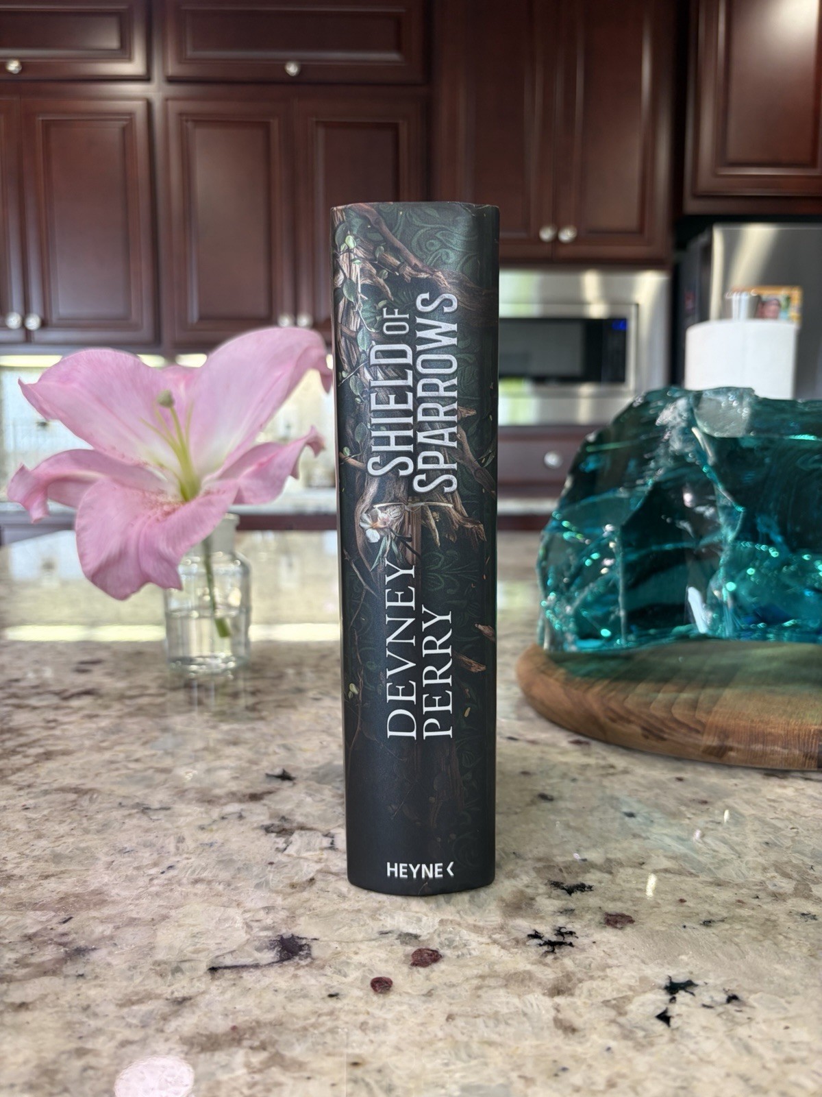 Shield of Sparrows by Devney Perry (German SPECIAL EDITION)