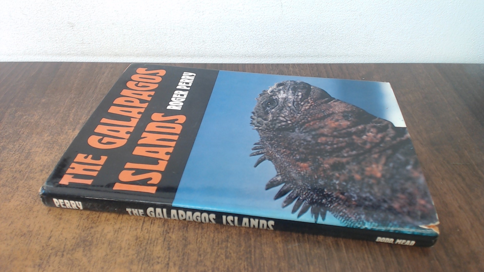The Galapagos Islands, Perry, Roger, Dodd Mead and Company, 1972,