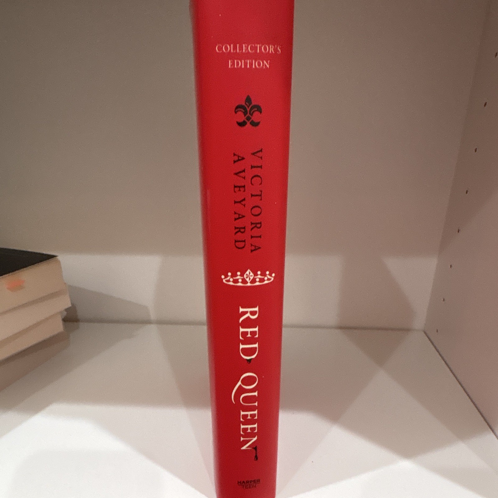 Victoria Aveyard Red Queen Collector’s Edition Hardcover YA Fiction Novel