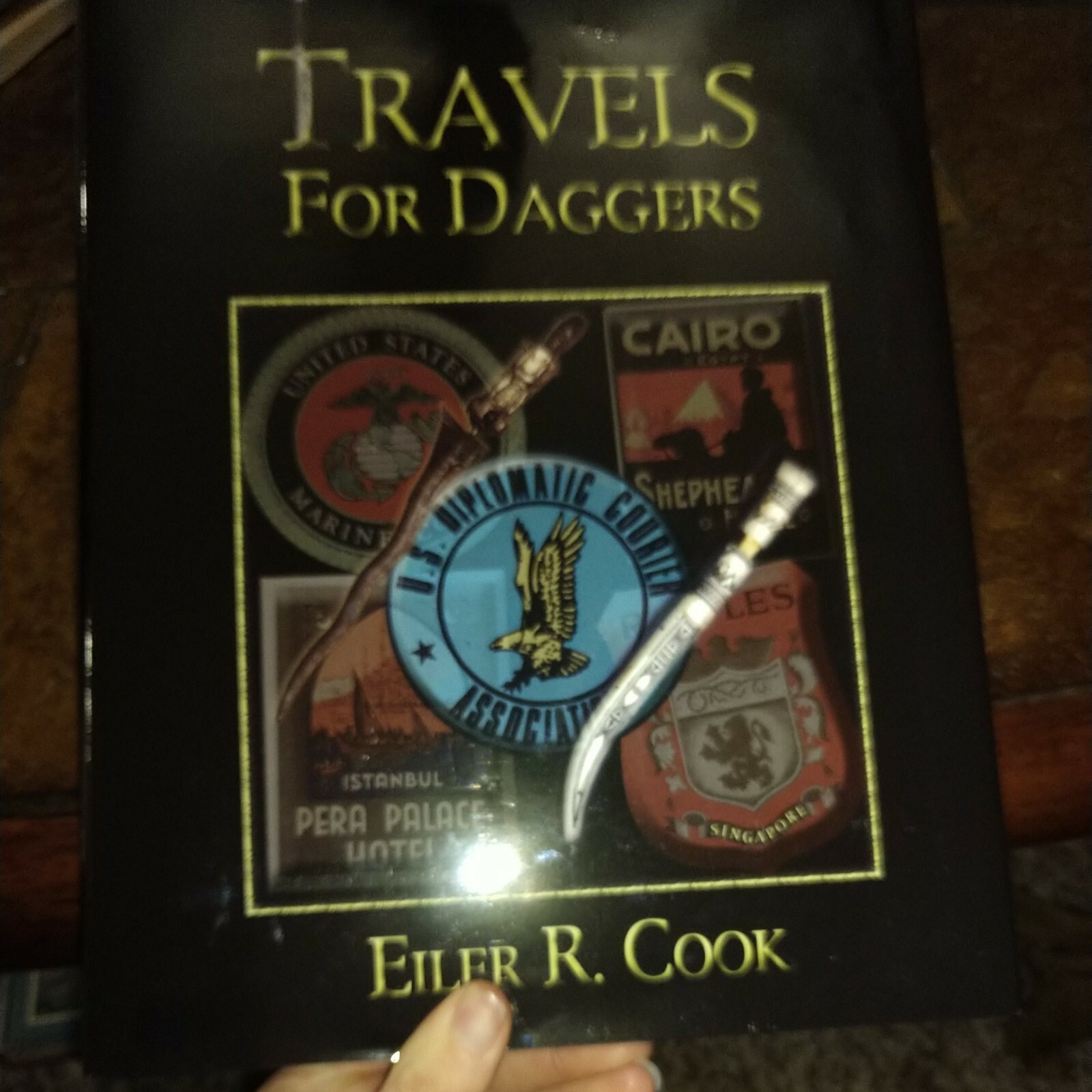 10394 TRAVELS FOR DAGGERS – ER COOK – 2004