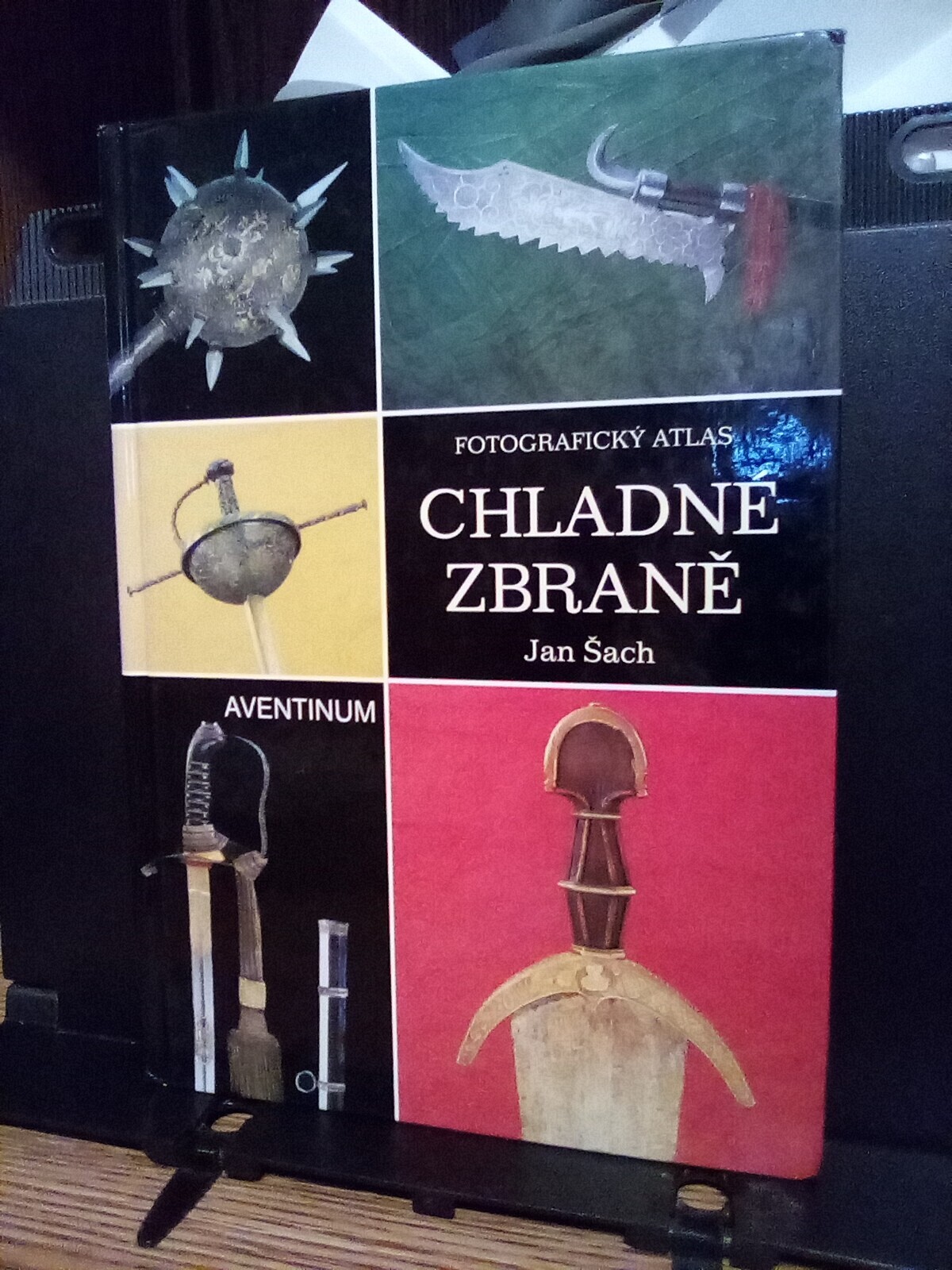 1999 “Chladne Zbrane” by Jan Sach VG Unmarked Slovakian Cold Weapon Atlas HC