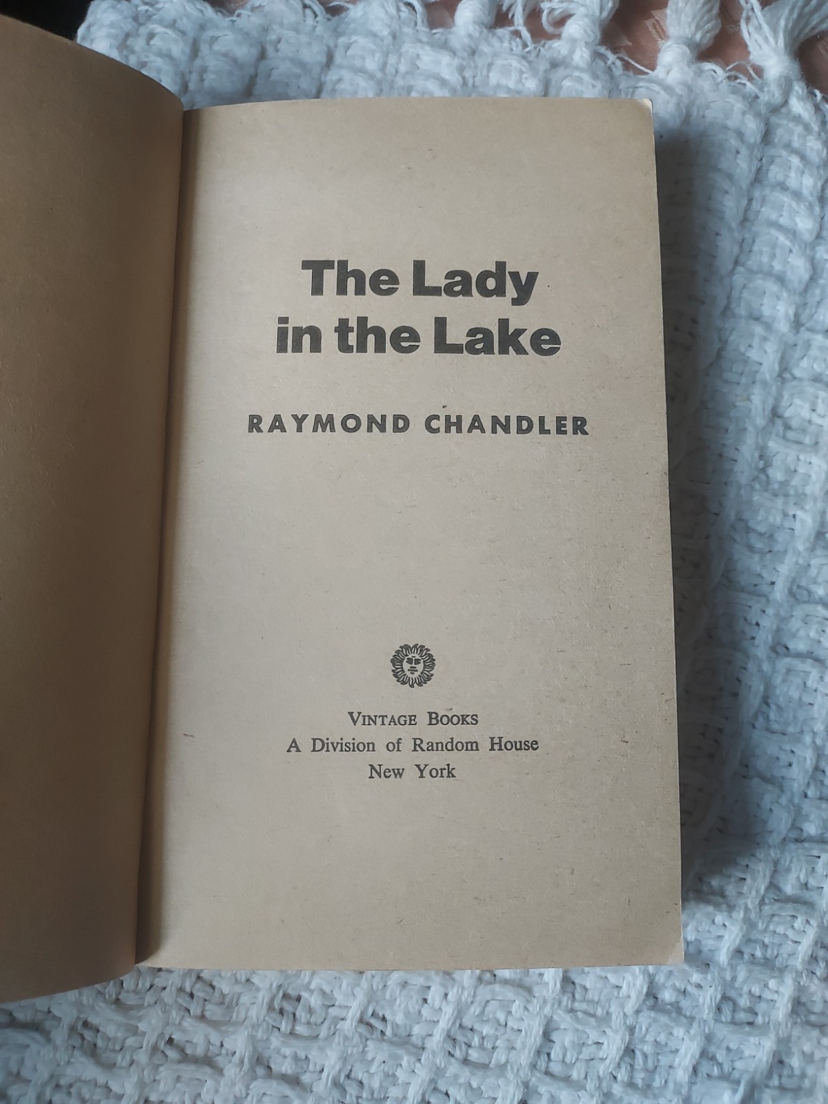Raymond Chandler – The Lady In The Lake – Vintage Books First Edition 1976