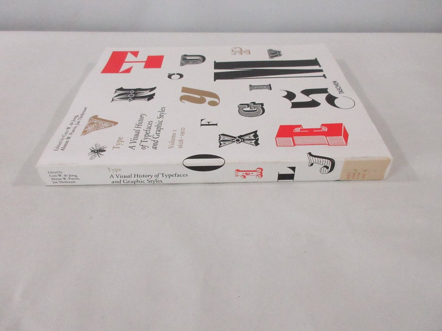 Type A Visual History Typefaces Graphic Styles Vol 1 1628-1900 Font Design