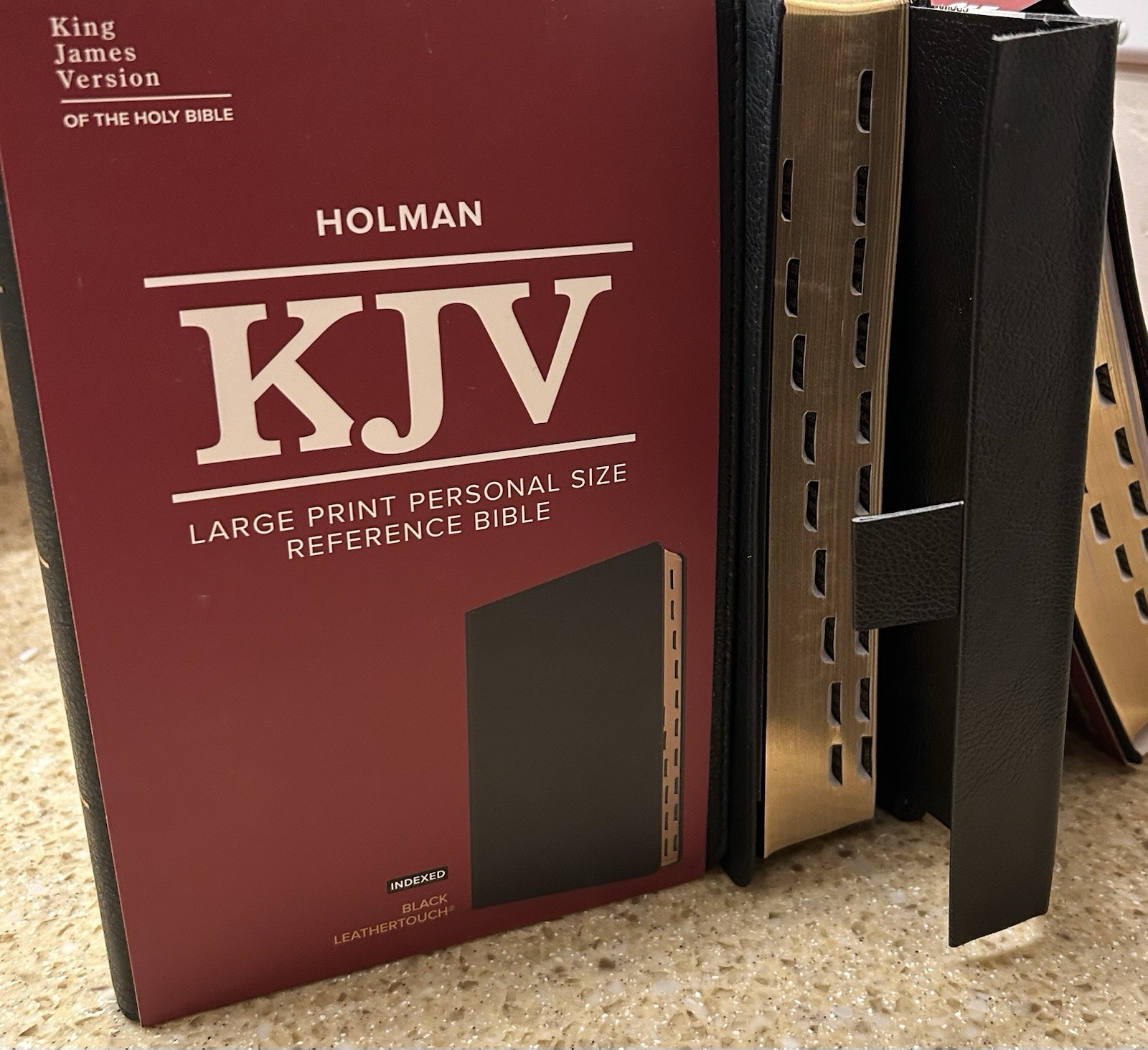 KJV MAGNETIC CLOSURE INDEXED LARGE PRINT(11.25pt) Black Leathrsft Personal Bible