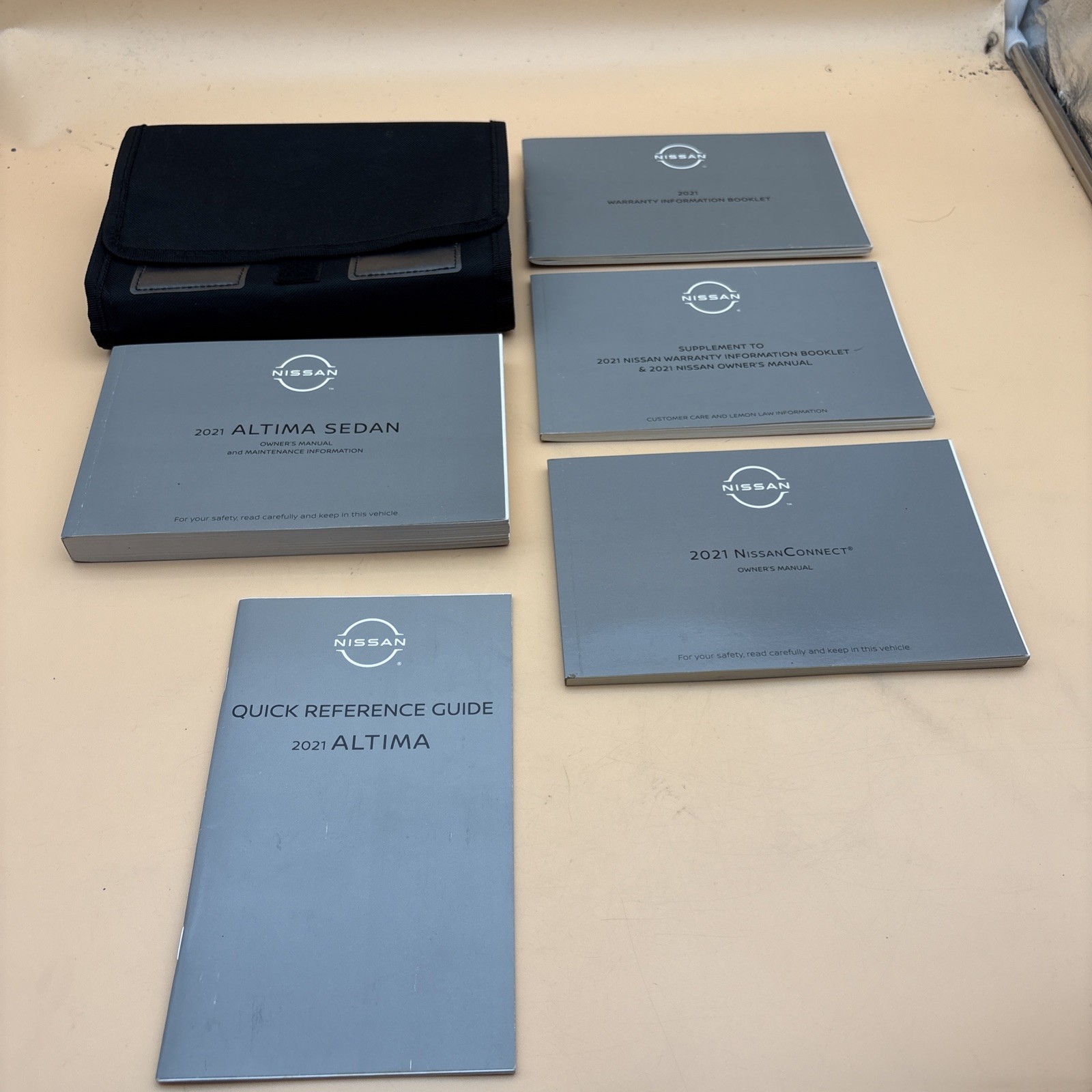 2021 Nissan Altima Sedan Owner’s Manual Quick Reference Guide With Case