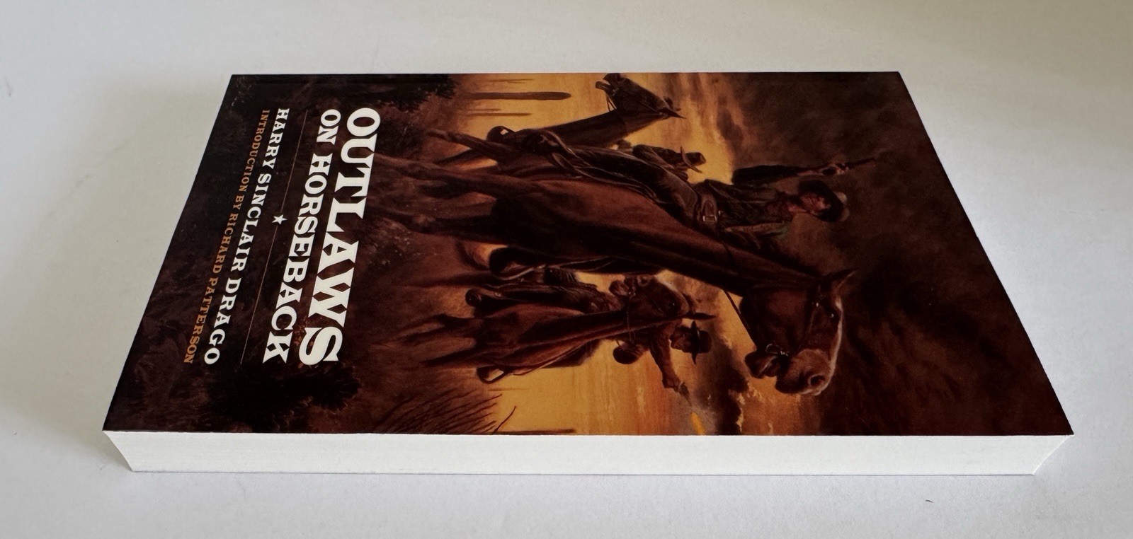 Outlaws on Horseback by Harry Sinclair Drago PB Bison 1998 NEW