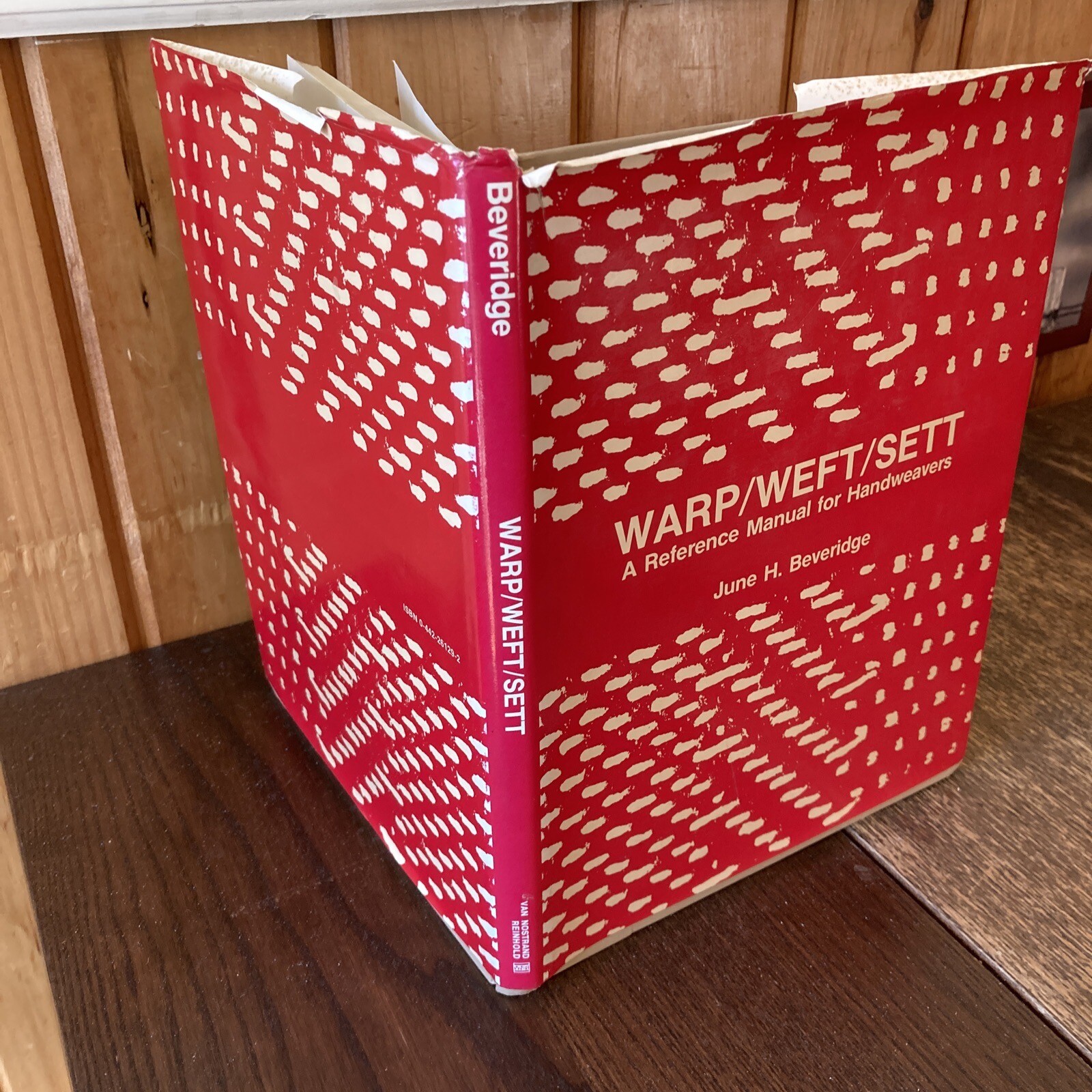 WARP/WEFT/SETT Reference Manual Handweaving by June Beveridge HCDJ-1980 1ST ED.