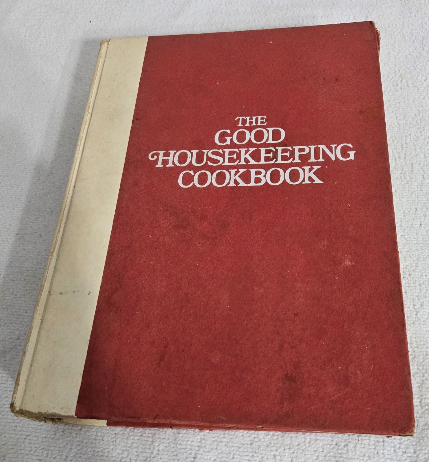 Vintage “The Good Housekeeping Cookbook’ 1973 Hardcover, 800 Pages