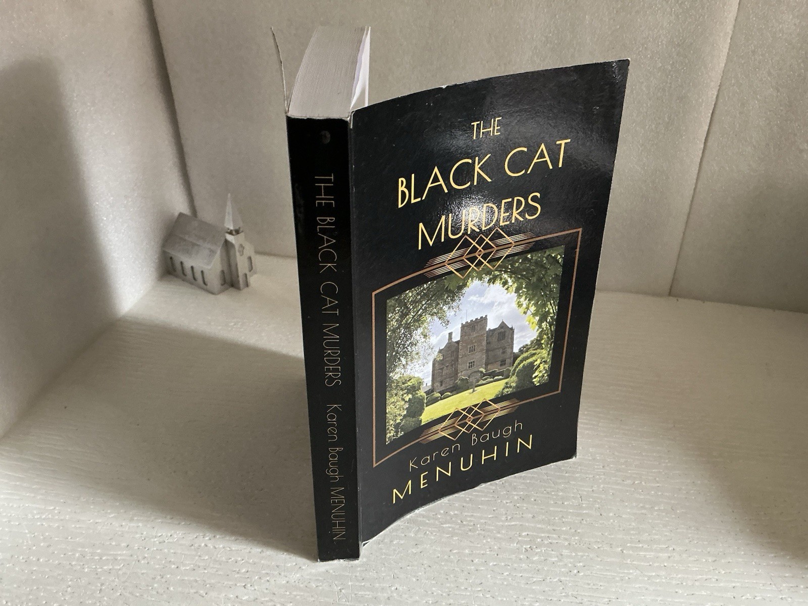 The Black Cat Murders A Novel By Karen Baugh Menuhin 2019 Paperback VG