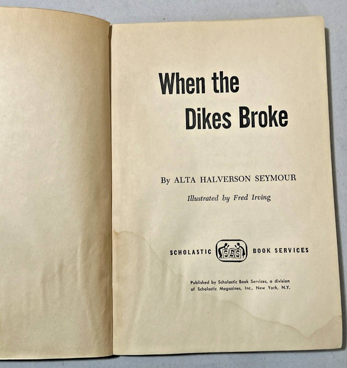 When the Dikes Broke (1966) ~ Alta Halverson Seymour ~ Scholastic TX 309