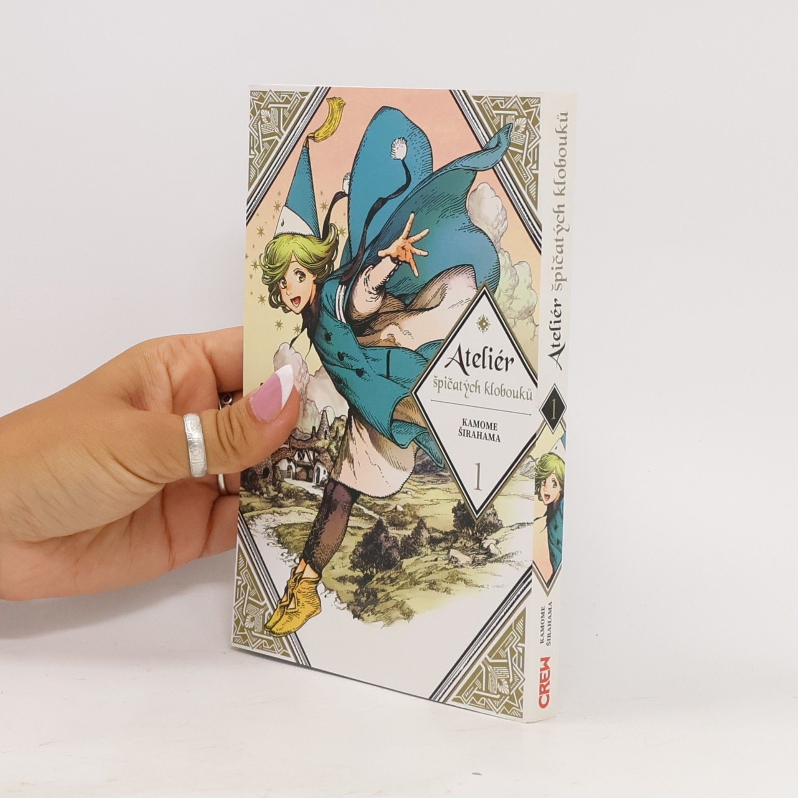Ateliér špičatých klobouků 1  |  Kamome Shirahama