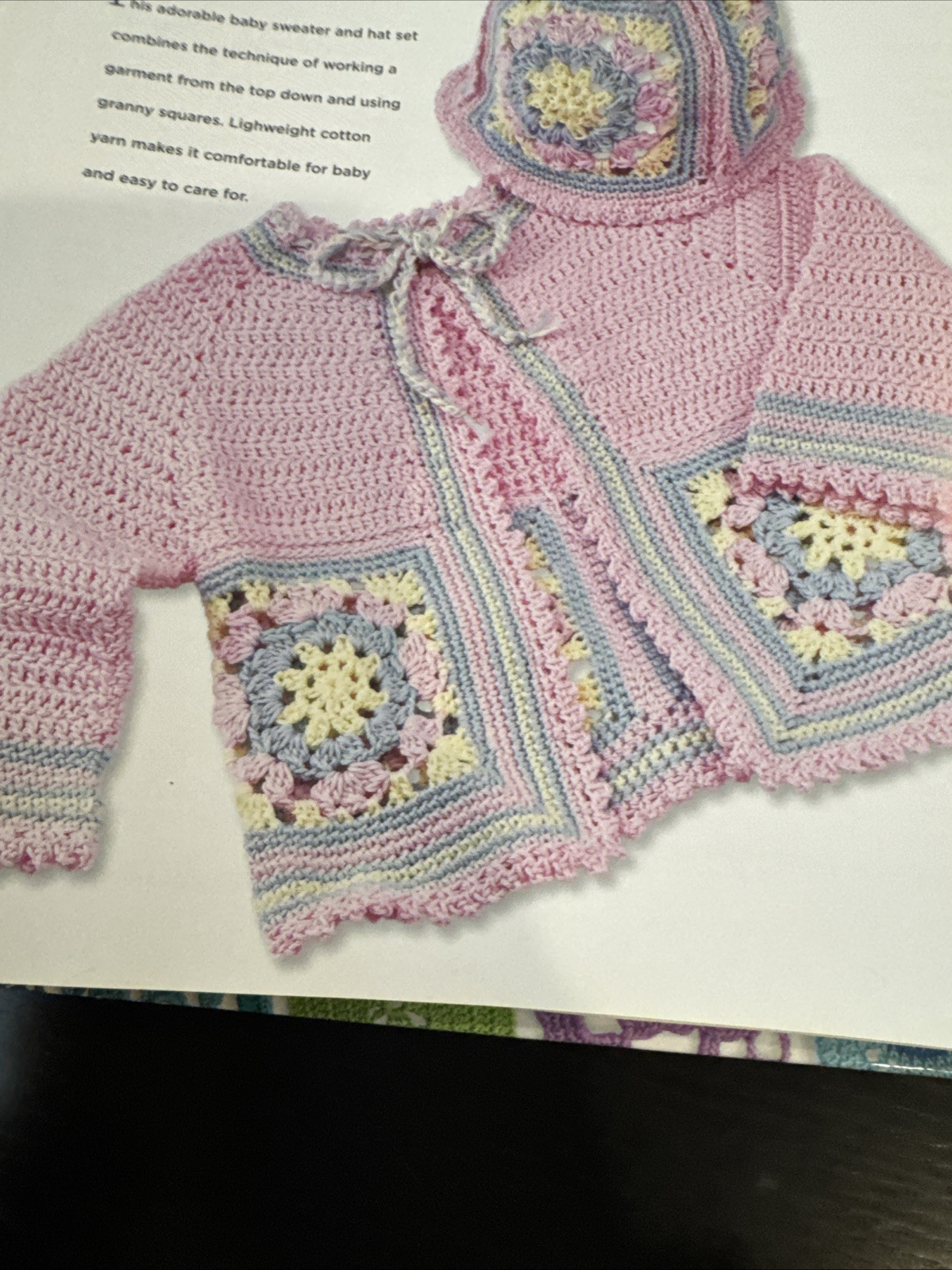 The Granny Square Book: Timeless Techniques and Fresh Ideas CROCHETING SQUARES