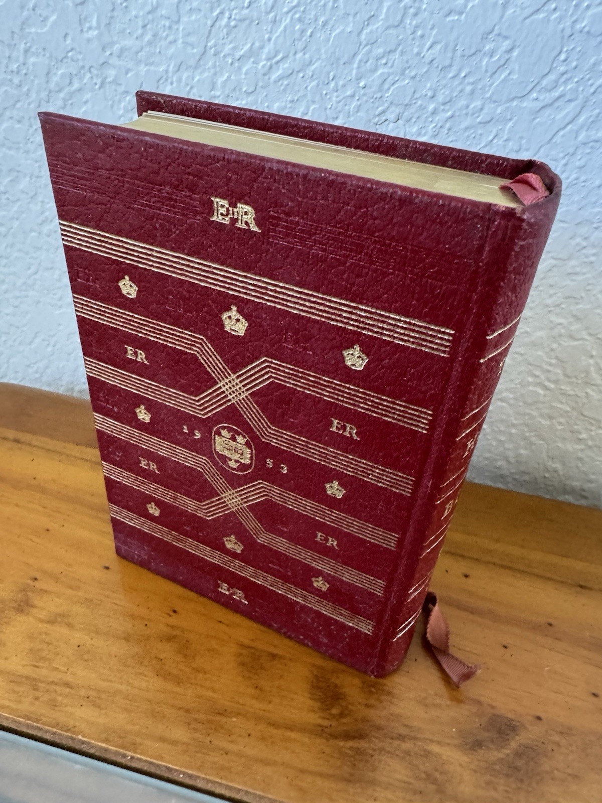 The Oxford Miniature Coronation Bible E-R 1953 Ruby Red Gilt