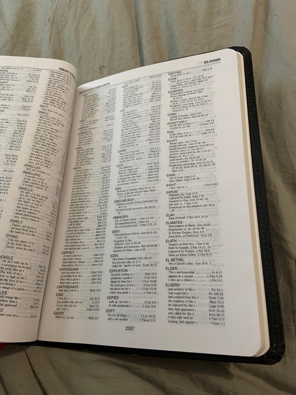 Thompson Chain Reference Bible – NKJV- Zondervan- Black Bonded Leather -1997