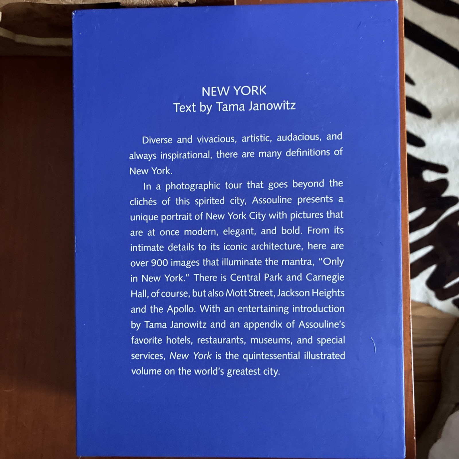 2006 New York Text by Tama Janowitz Saks Fifth Avenue Assouline Book w/ Slipcase