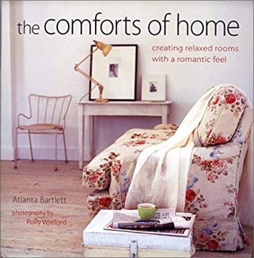 The Comforts of Home : Creating Relaxed Rooms with a Romantic Fee