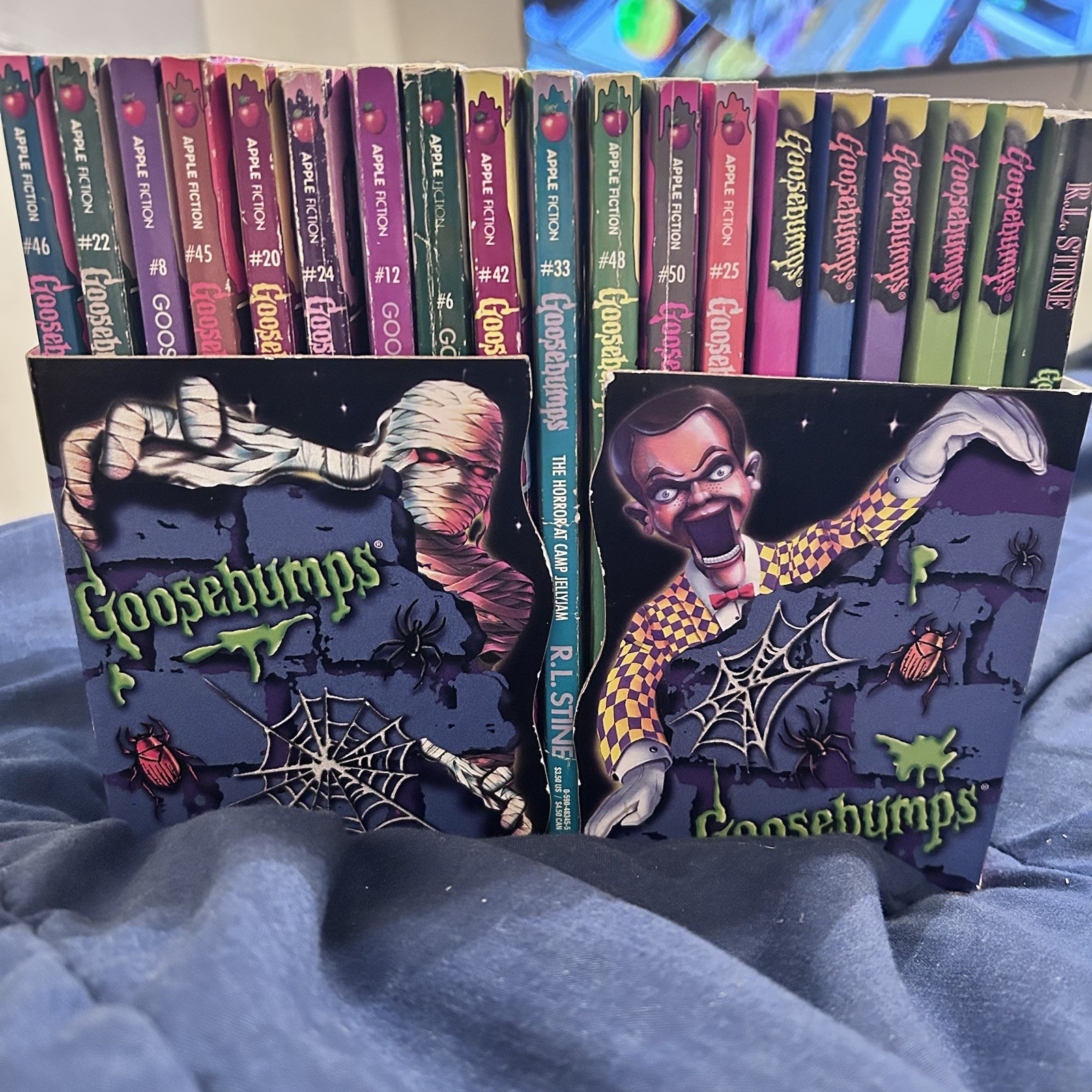 Lot of 19 Vintage 1990’s Goosebumps Books & Rare Cardboard Bookends 1st Print!