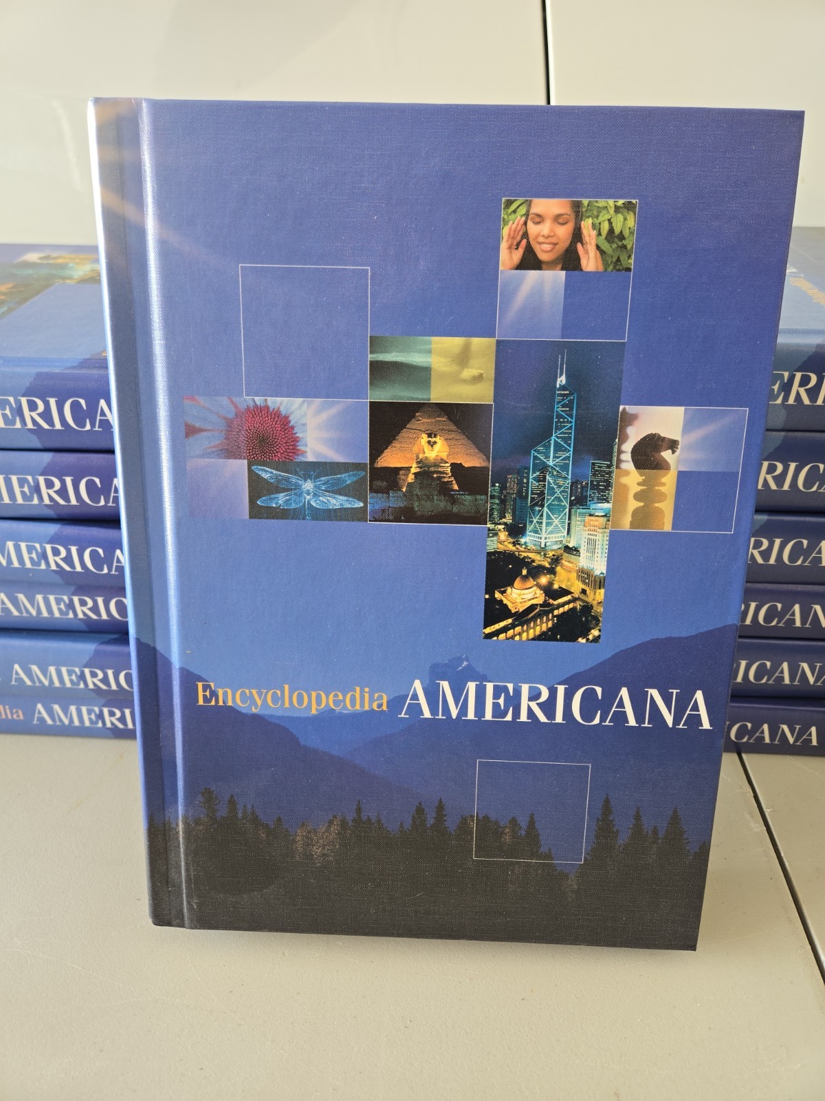 2005 Encyclopedia Americana Complete Collection (30 Volumes) Hardcover