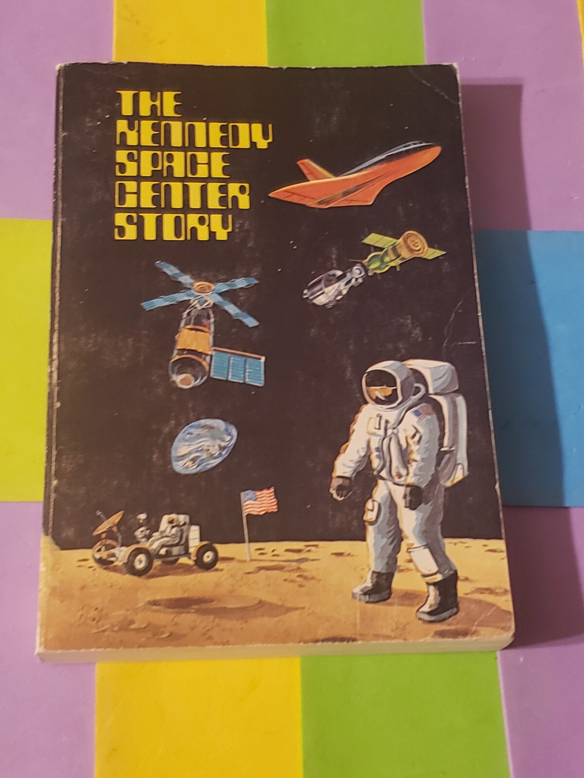 THE KENNEDY SPACE CENTER STORY, PUBLIC AFFAIRS OFFICE, PAPERBACK, 1974,