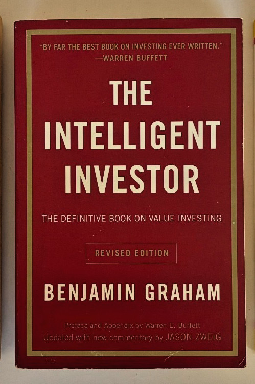 Intelligent Investor by Benjamin Graham Investing Classic Paperback LIKE NEW