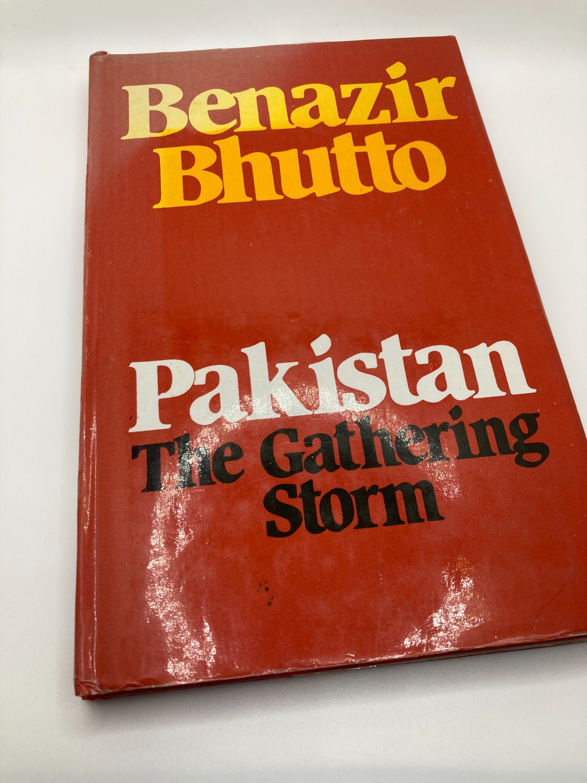 BENAZIR BHUTTO- PAKISTAN THE GATHERING STORM 1983 PAGES 116 HC/DJ