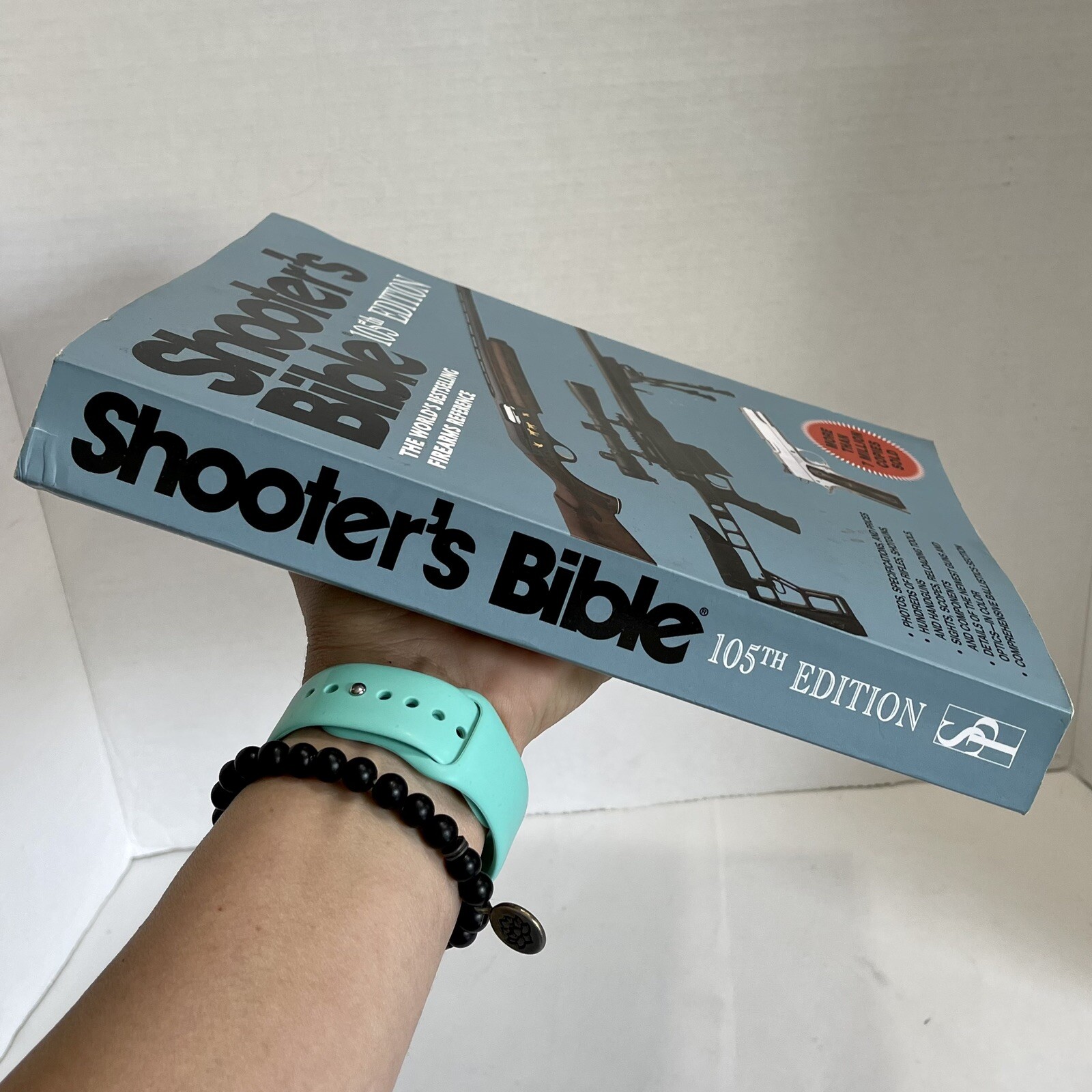 Shooters Bible 105th Edition World’s Bestselling Firearms Reference! 600 Pages!