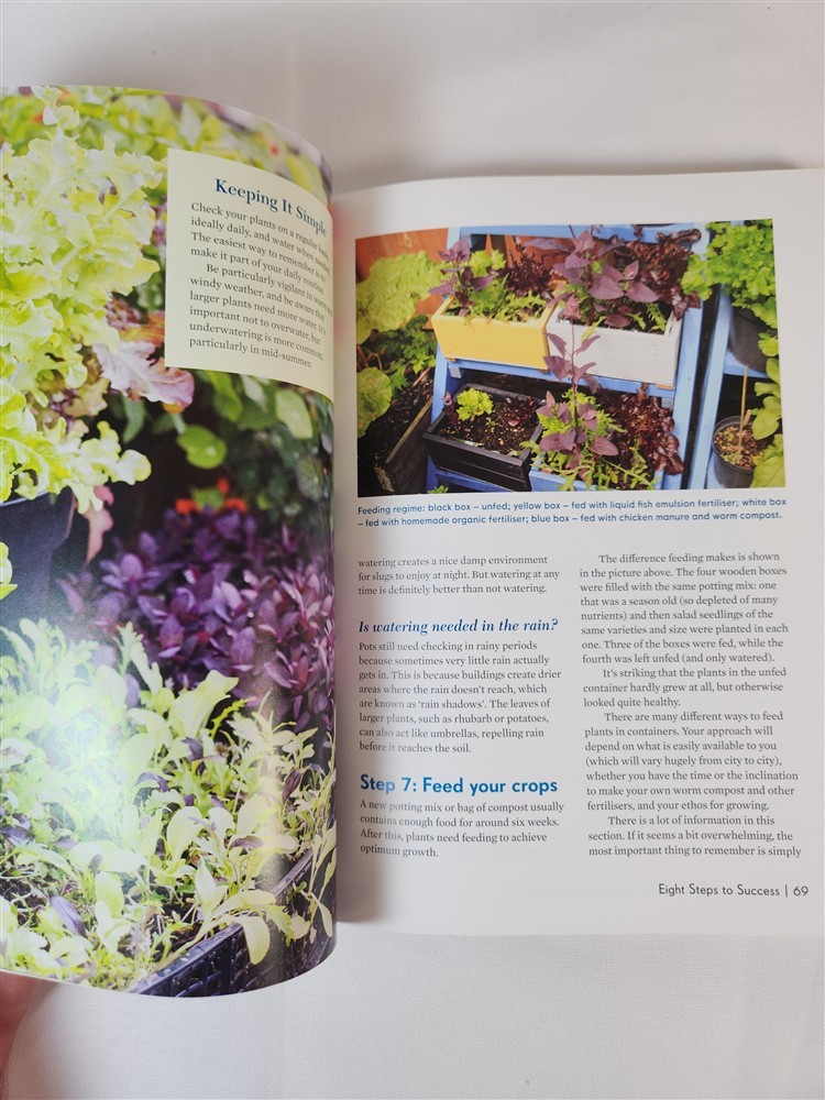 The Vertical Veg: Guide To Container Gardening By Mark Ridsdill Smith 2022 PB
