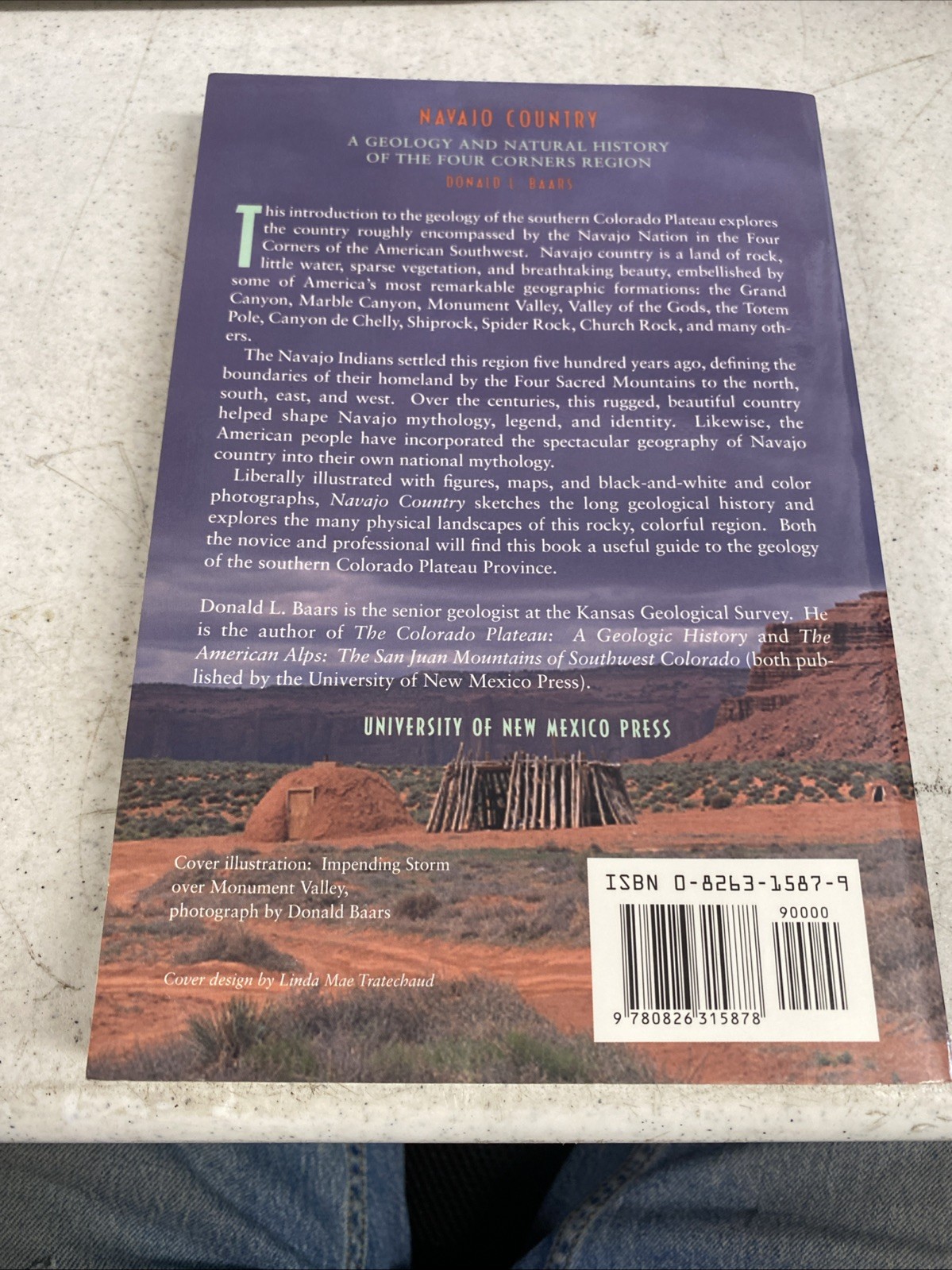 NAVAJO COUNTRY: A GEOLOGY AND NATURAL HISTORY By Donald L. Baars Signed