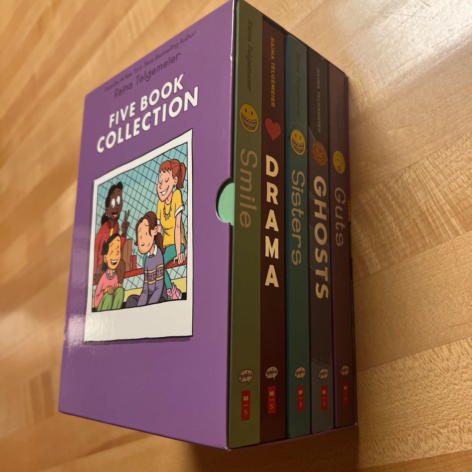 Raina Telgemeier Collection Box Set (Smile, Drama, Sisters, Ghosts, Guts)