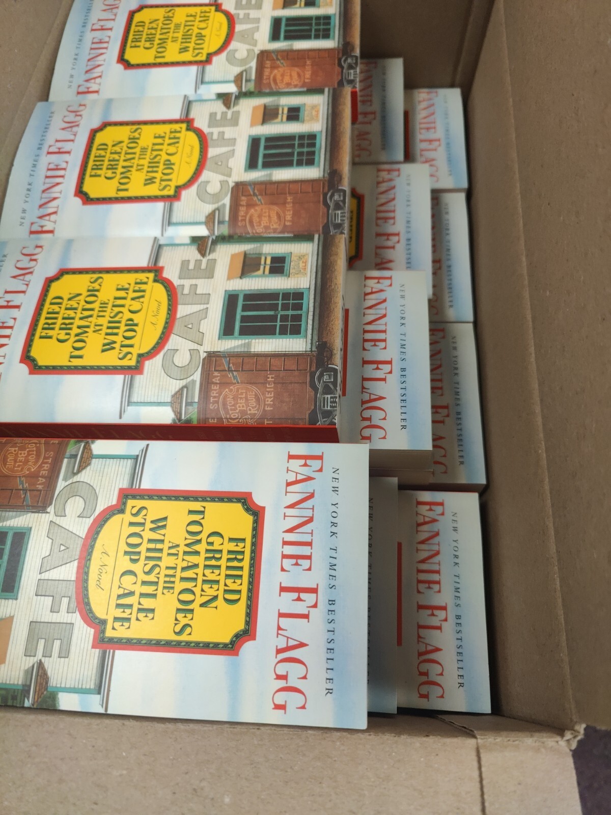 Fried Green Tomatoes at the Whistle Stop Cafe (Ballantine Reader’s – Like New