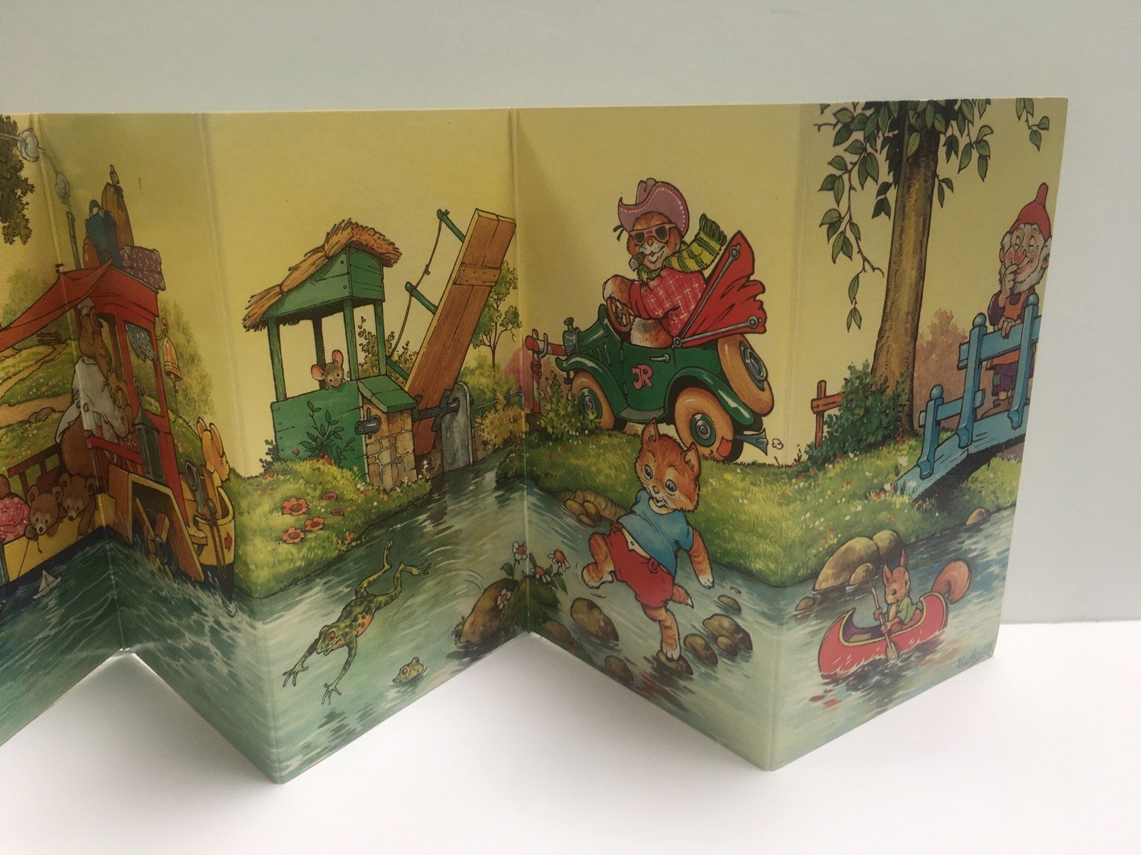 Children’s Characters Fun Fold Out Cardboard Book Colorful Holland 1984 Vintage