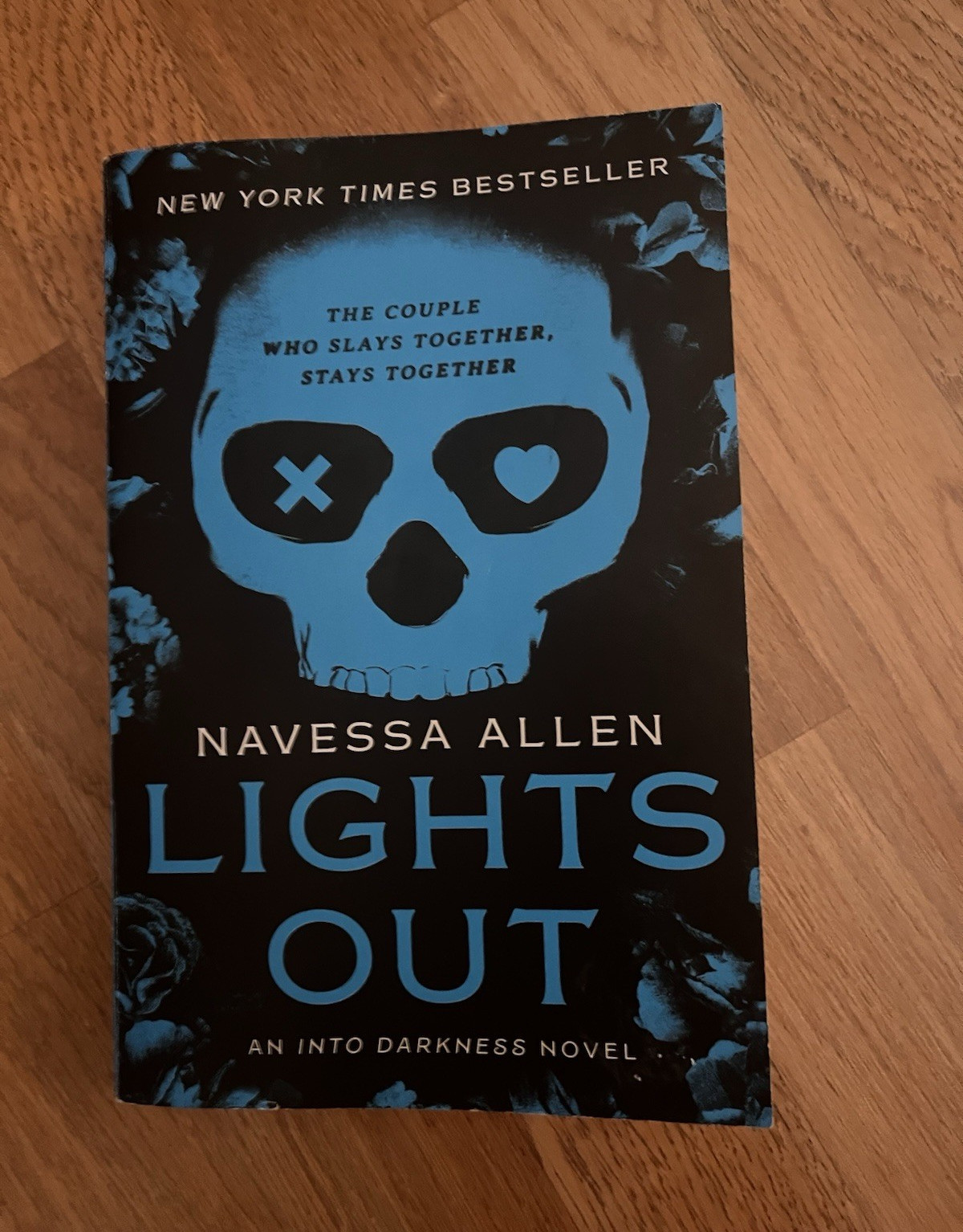 Lights Out (Into Darkness Ser. 1) Navessa Allen TPB 2024 Romance Suspense