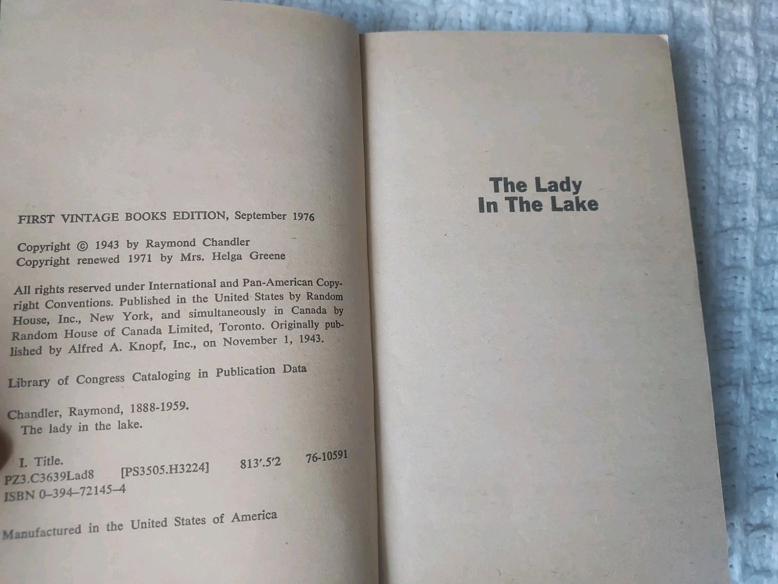 Raymond Chandler – The Lady In The Lake – Vintage Books First Edition 1976