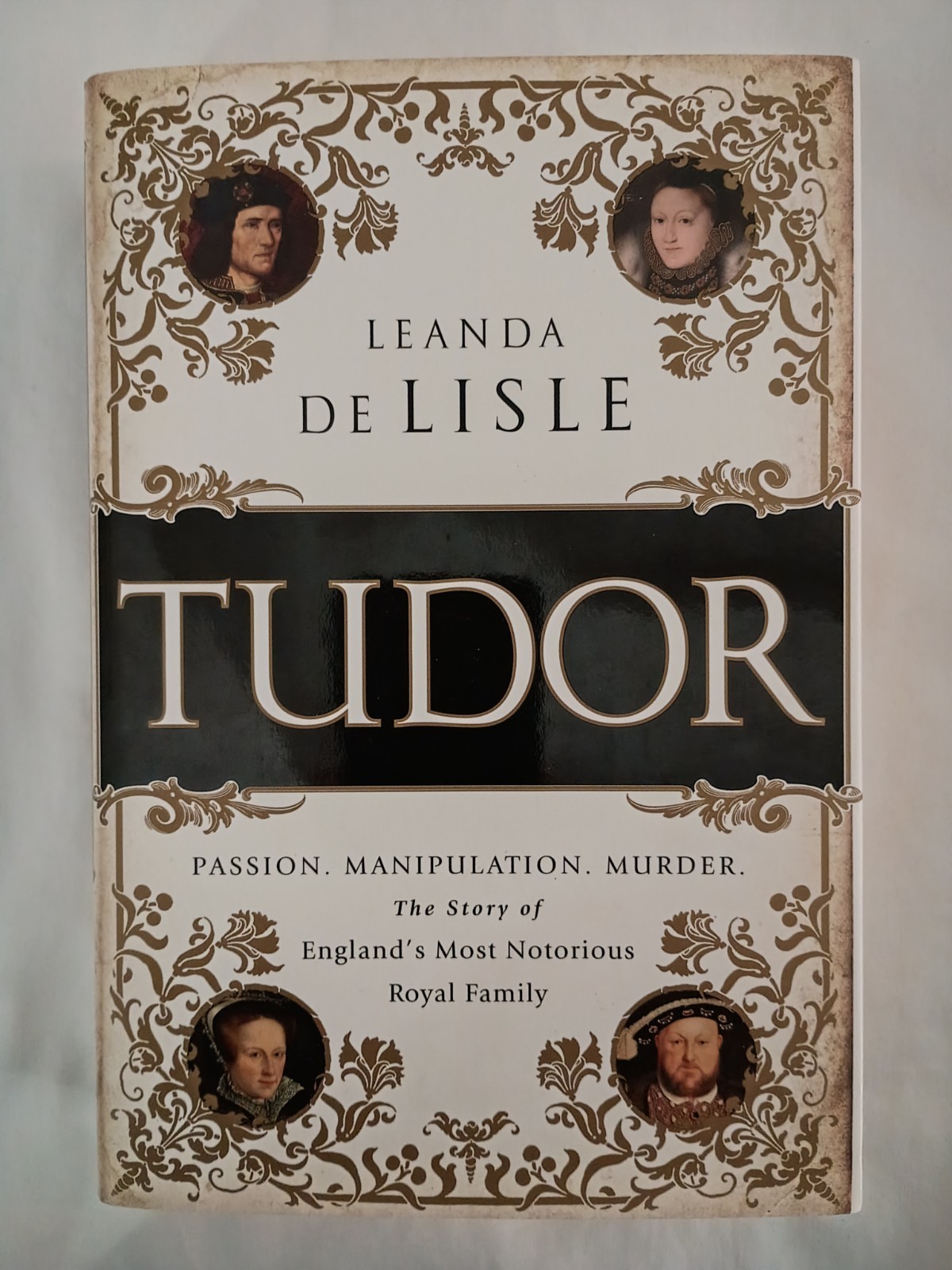 TUDOR Leanda De Lisle ©2013 Public Affairs HCDJ England’s Royals Illus. Photos