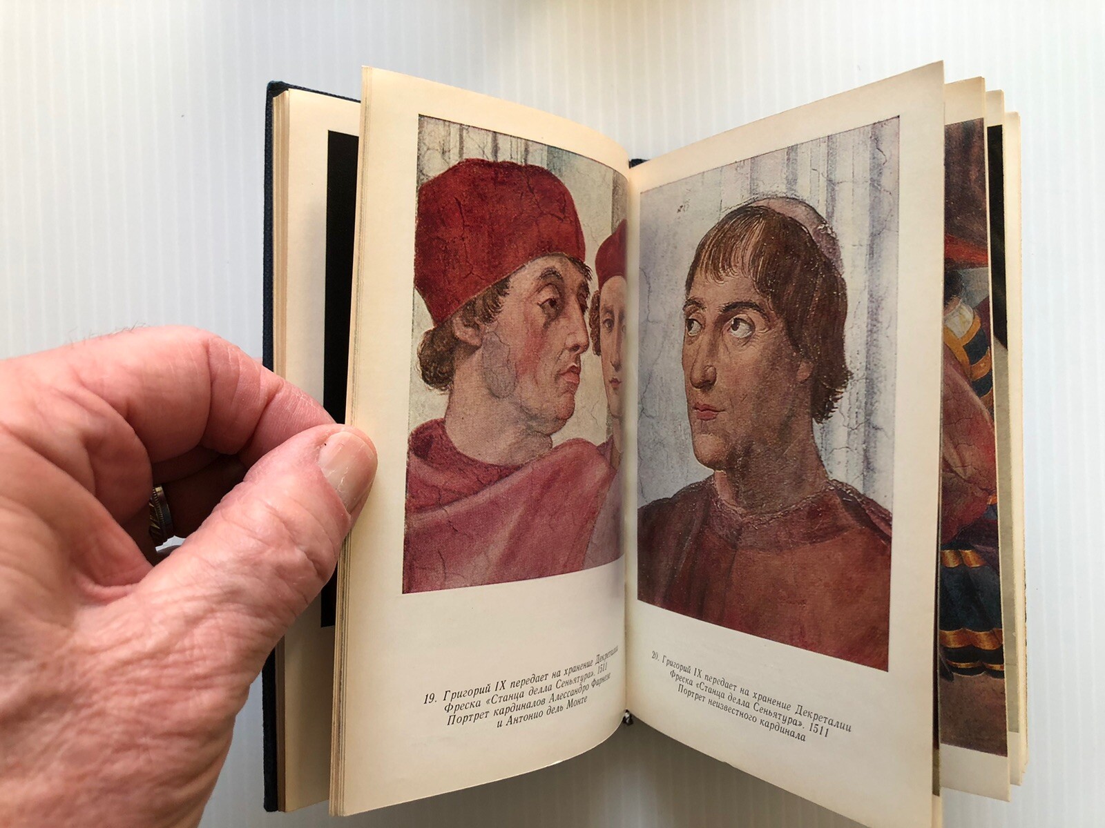 Russian Language ПОРТРЕТЫ РАФАЭЛЯ ~ Profusely Illustrated ~ 1983 ~ 135 Pages