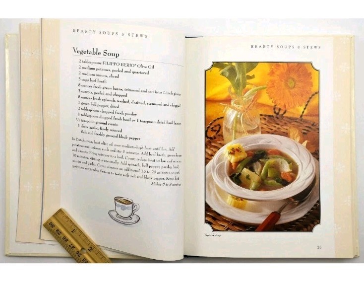Grandma’s Classic Recipes 2000 Hard Cover -126 pages Cooking, Baking #B56
